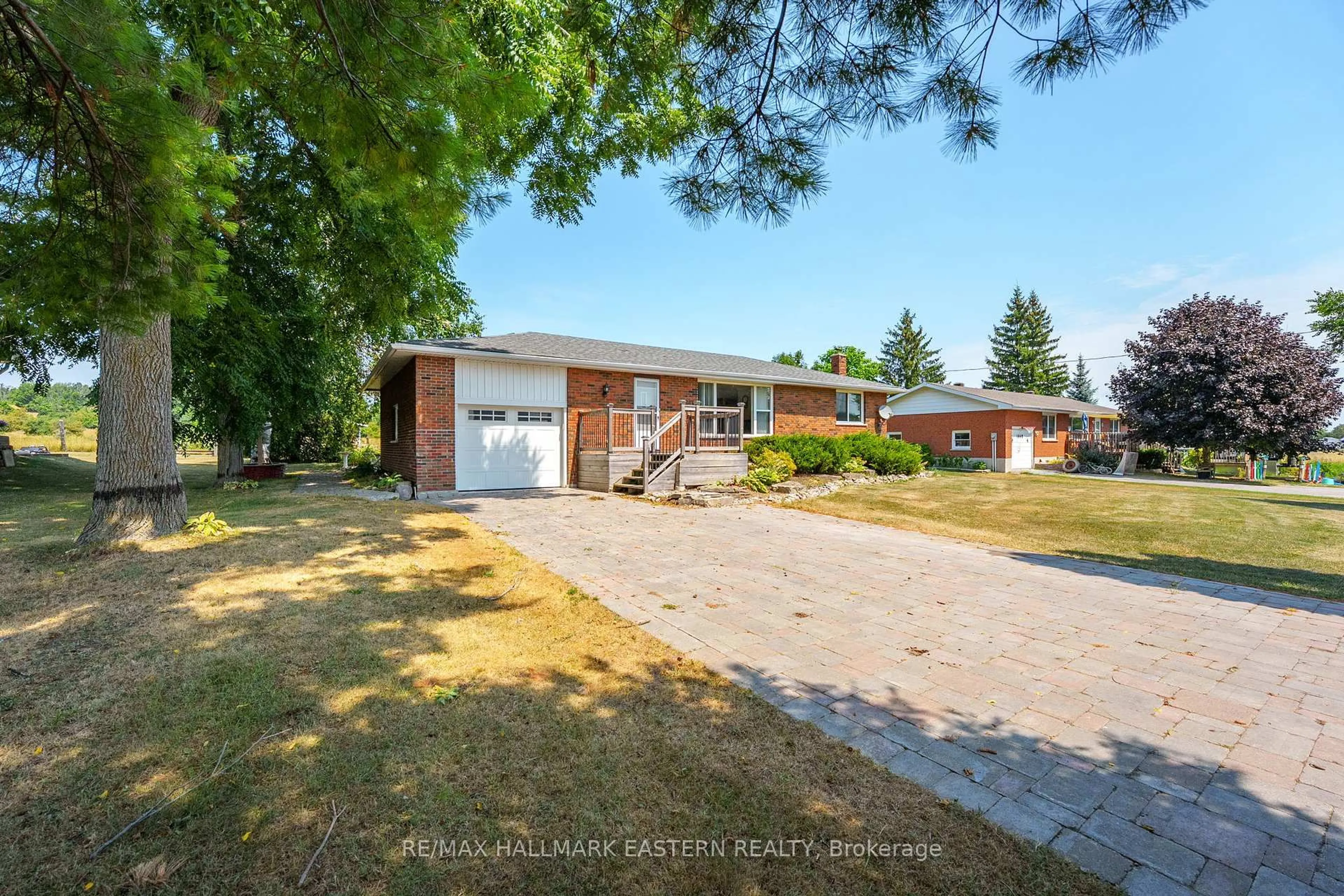 A pic from outside/outdoor area/front of a property/back of a property/a pic from drone, street for 1436 Yankee Line, Selwyn Ontario K0L 1T0