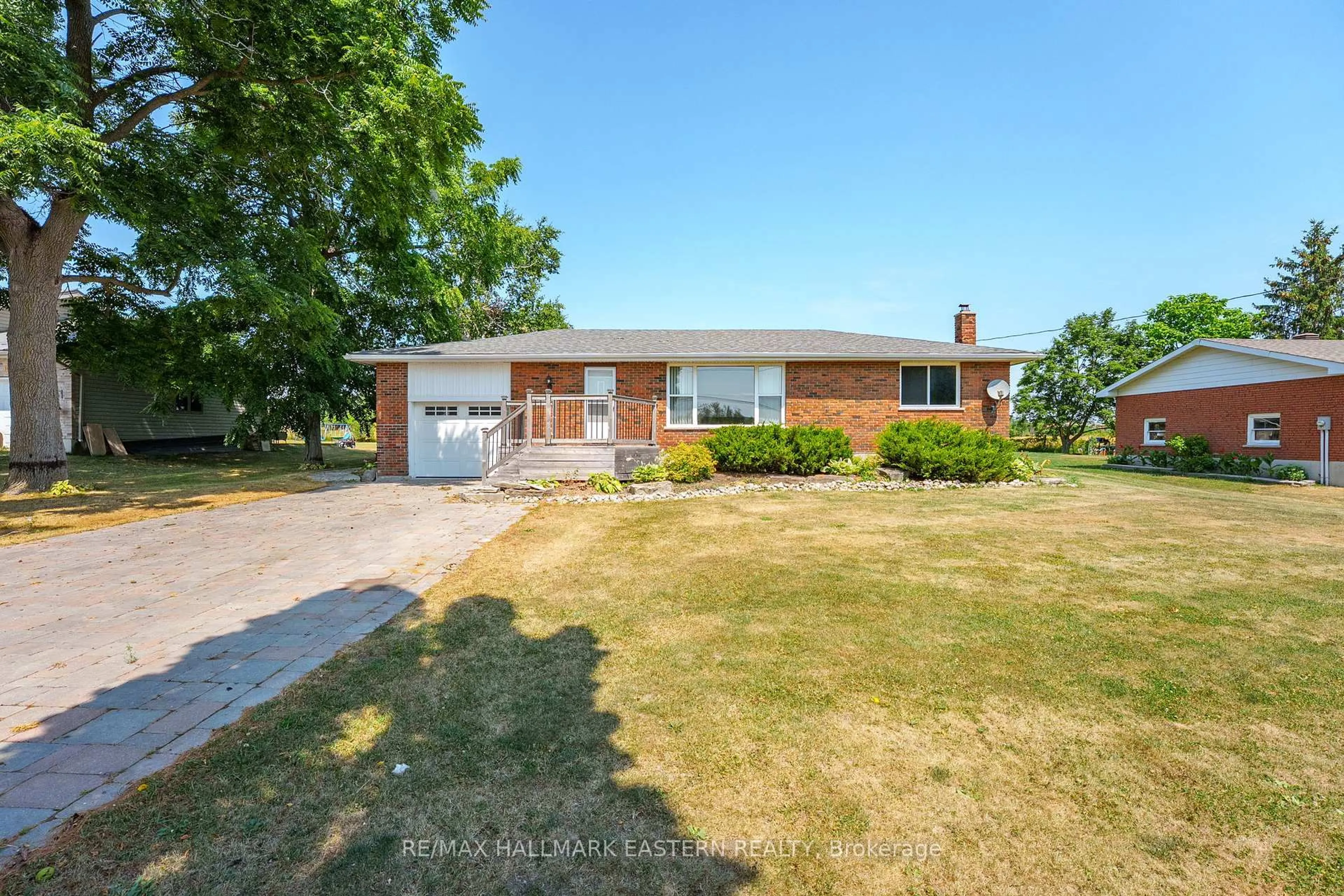A pic from outside/outdoor area/front of a property/back of a property/a pic from drone, street for 1436 Yankee Line, Selwyn Ontario K0L 1T0