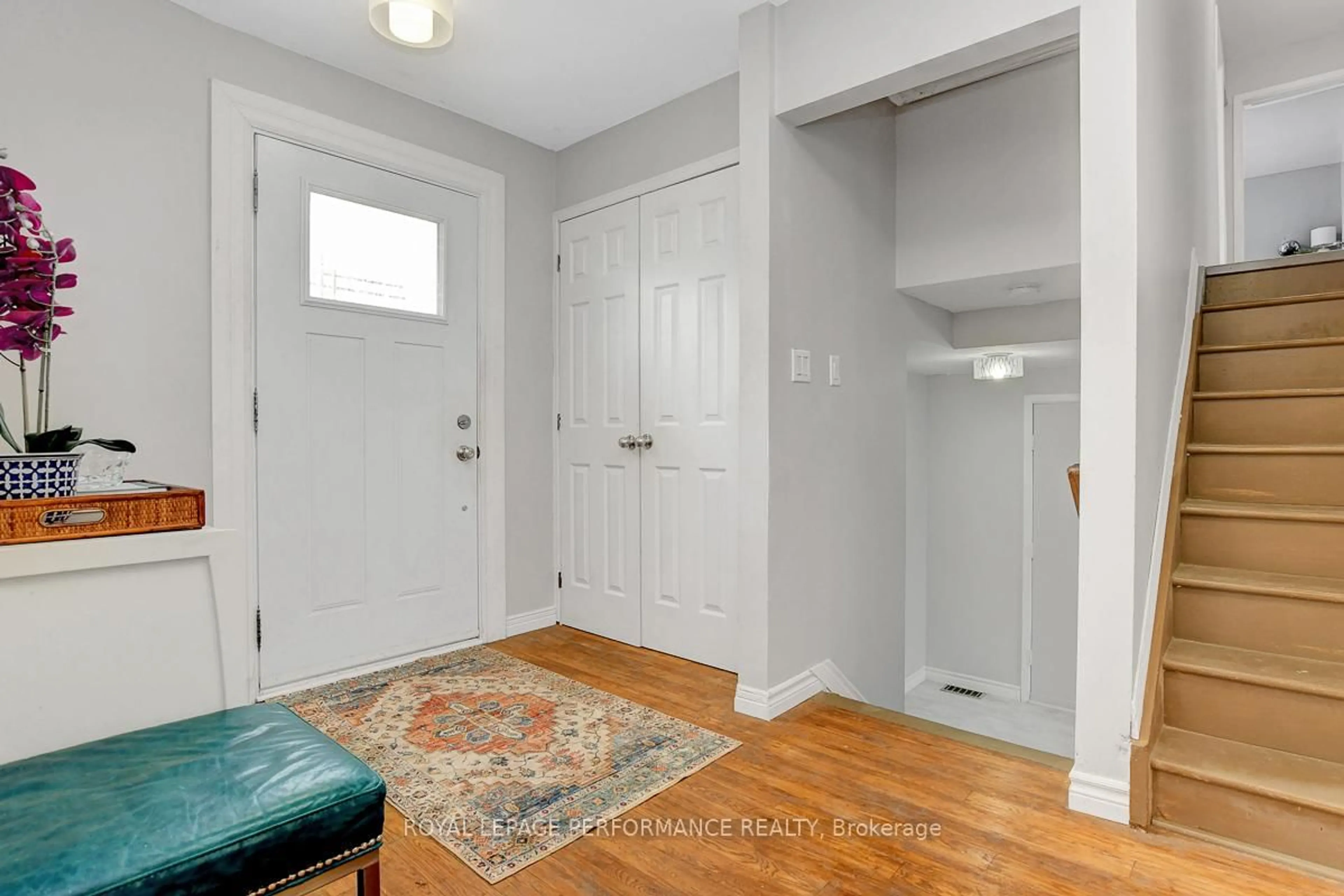 Indoor entryway for 124 Des Pins St, Russell Ontario K4R 1C5