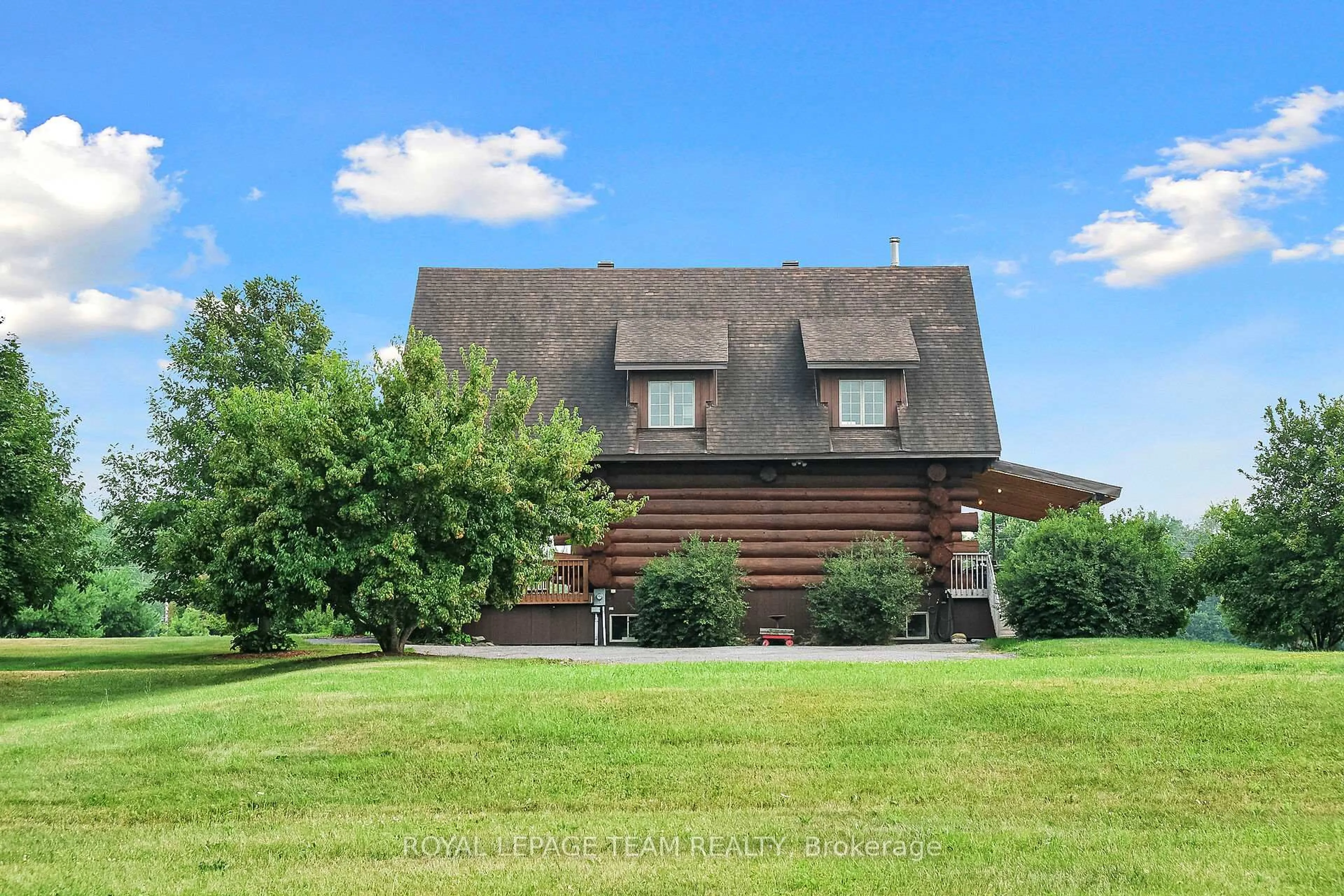 A pic from outside/outdoor area/front of a property/back of a property/a pic from drone, unknown for 5410 Rockdale Rd, Vars Ontario K0A 3H0