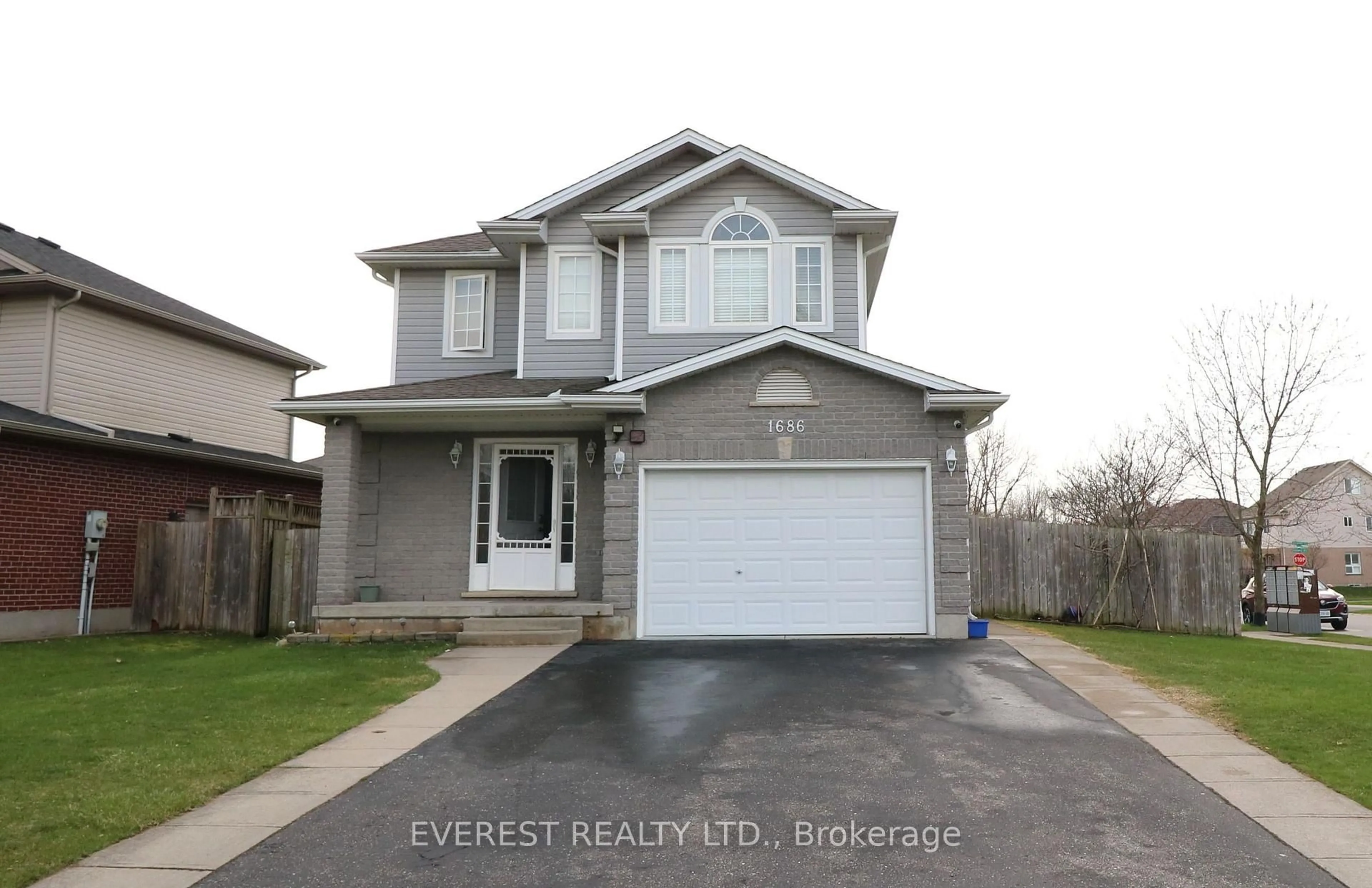 Home with vinyl exterior material, street for 1686 Blackmaple Cres, London East Ontario N5Y 6L6