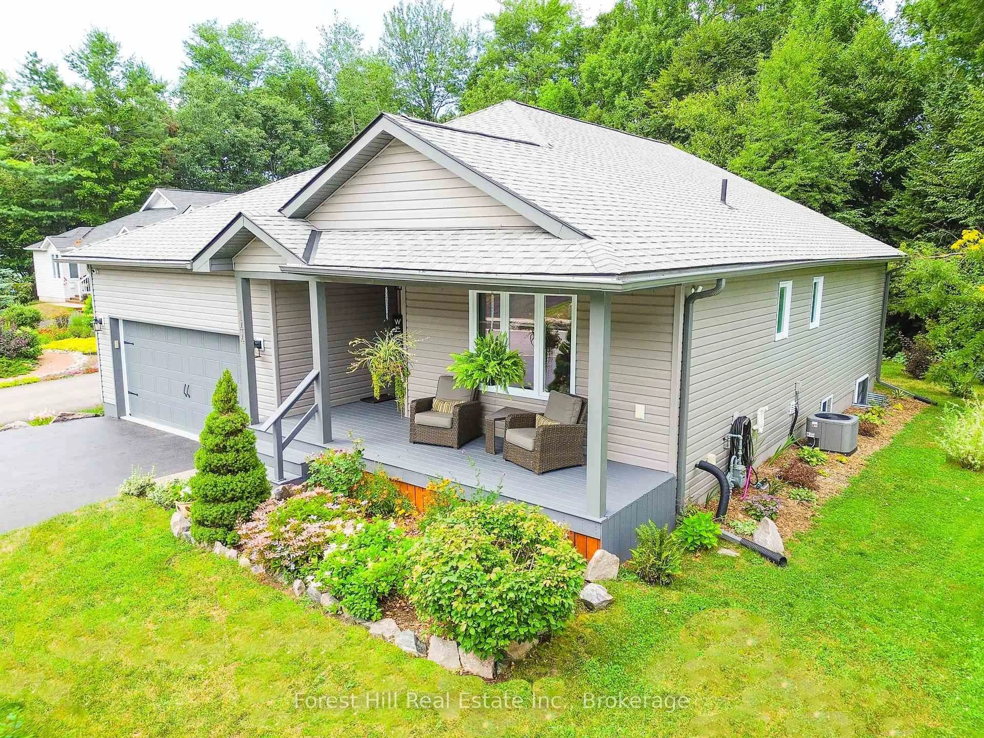 A pic from outside/outdoor area/front of a property/back of a property/a pic from drone, unknown for 144 Pineridge G Pineridge Gate, Gravenhurst Ontario P1P 1Z1