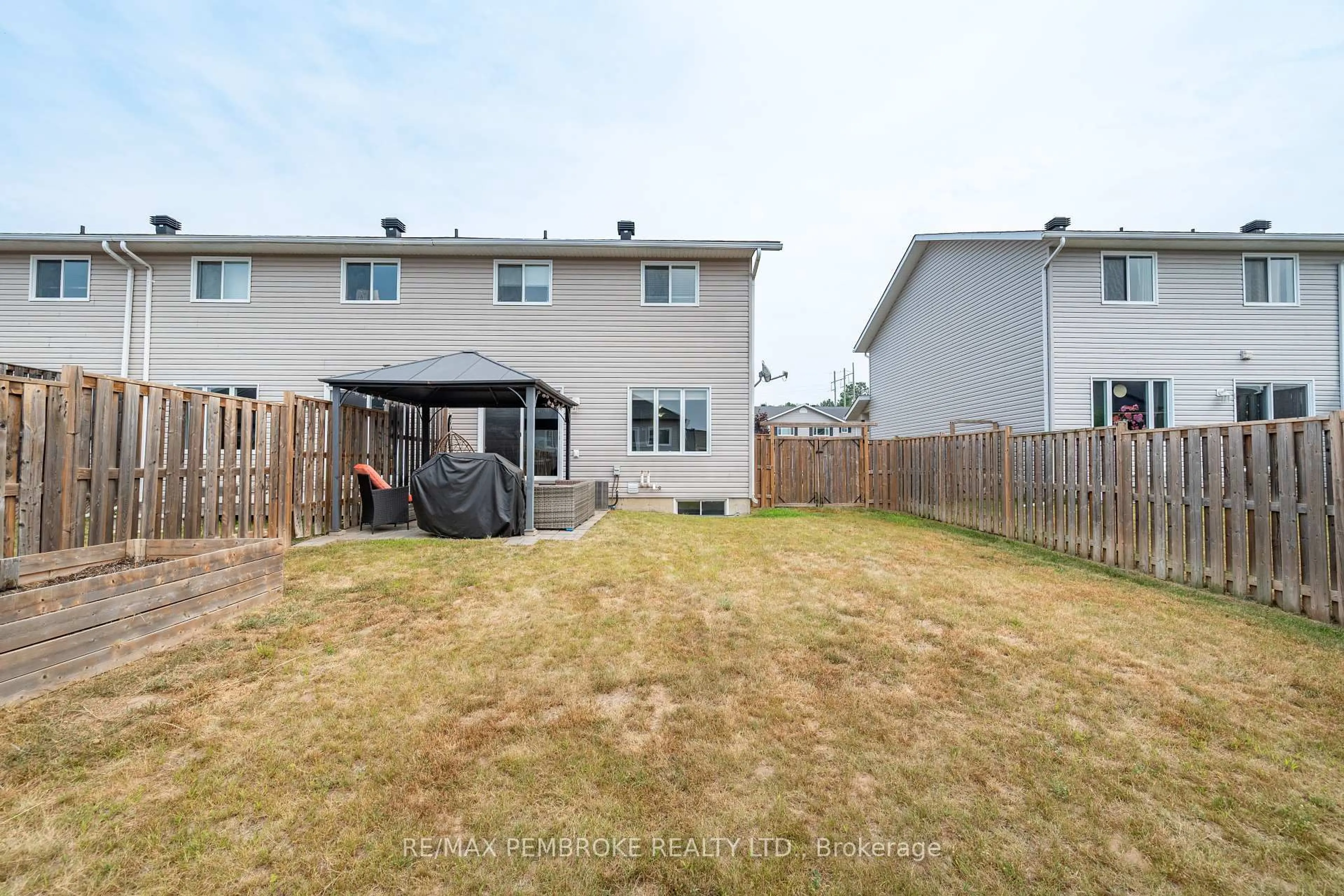 Unknown for 32 Winston Ave, Petawawa Ontario K8H 0C1