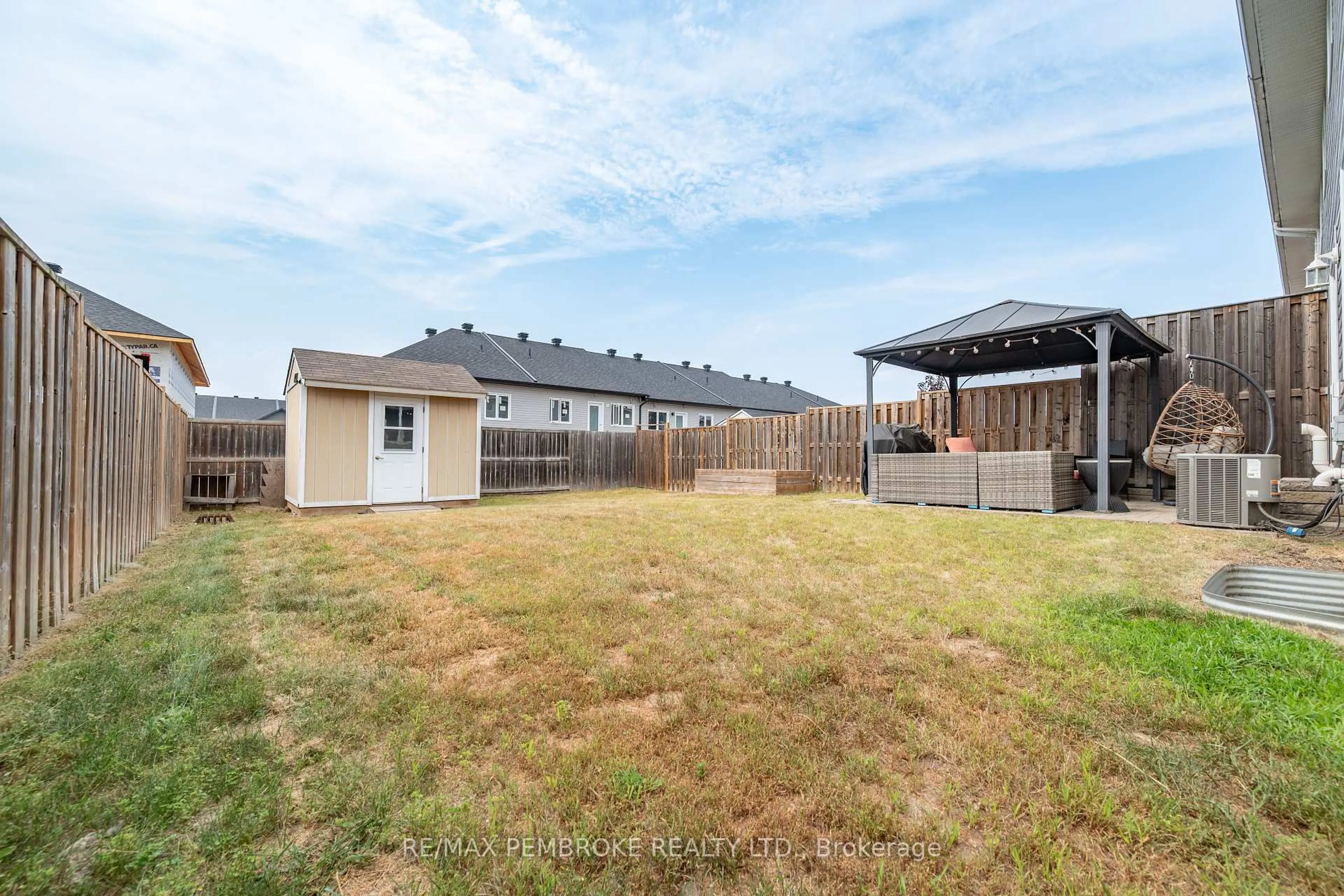 A pic from outside/outdoor area/front of a property/back of a property/a pic from drone, unknown for 32 Winston Ave, Petawawa Ontario K8H 0C1