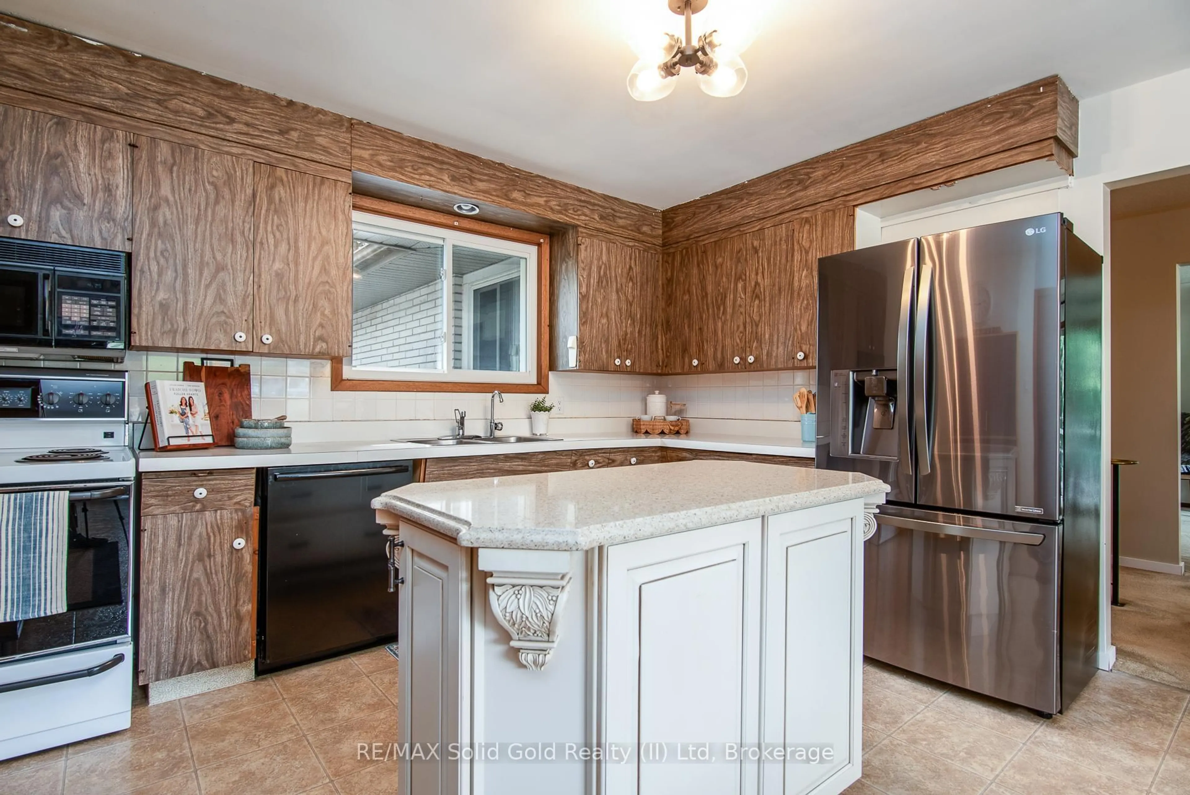 Open concept kitchen, unknown for 69 Stone St, Wilmot Ontario N3A 1L3