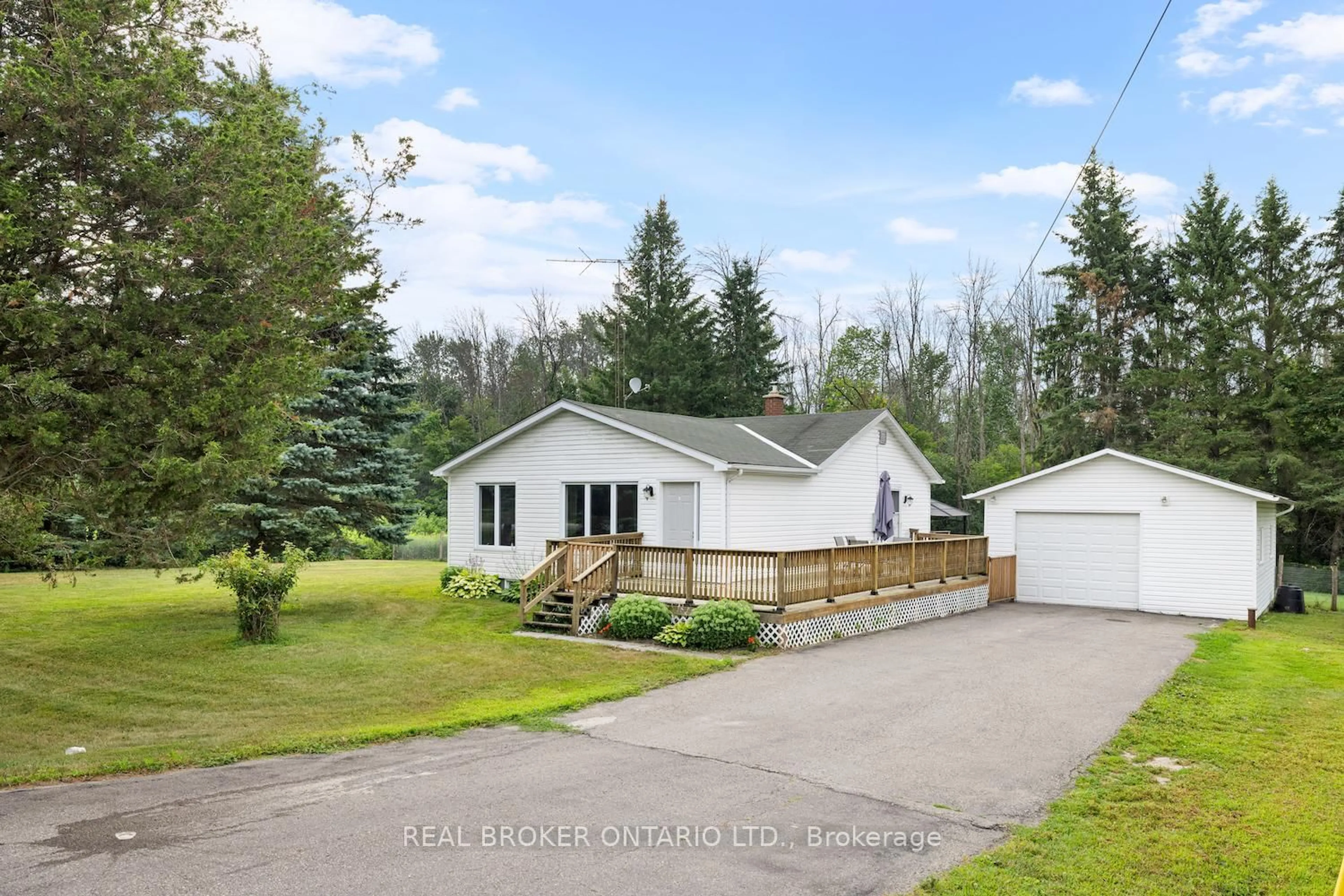 A pic from outside/outdoor area/front of a property/back of a property/a pic from drone, unknown for 2101 2nd Concession Rd, Elizabethtown-Kitley Ontario K6V 5T1