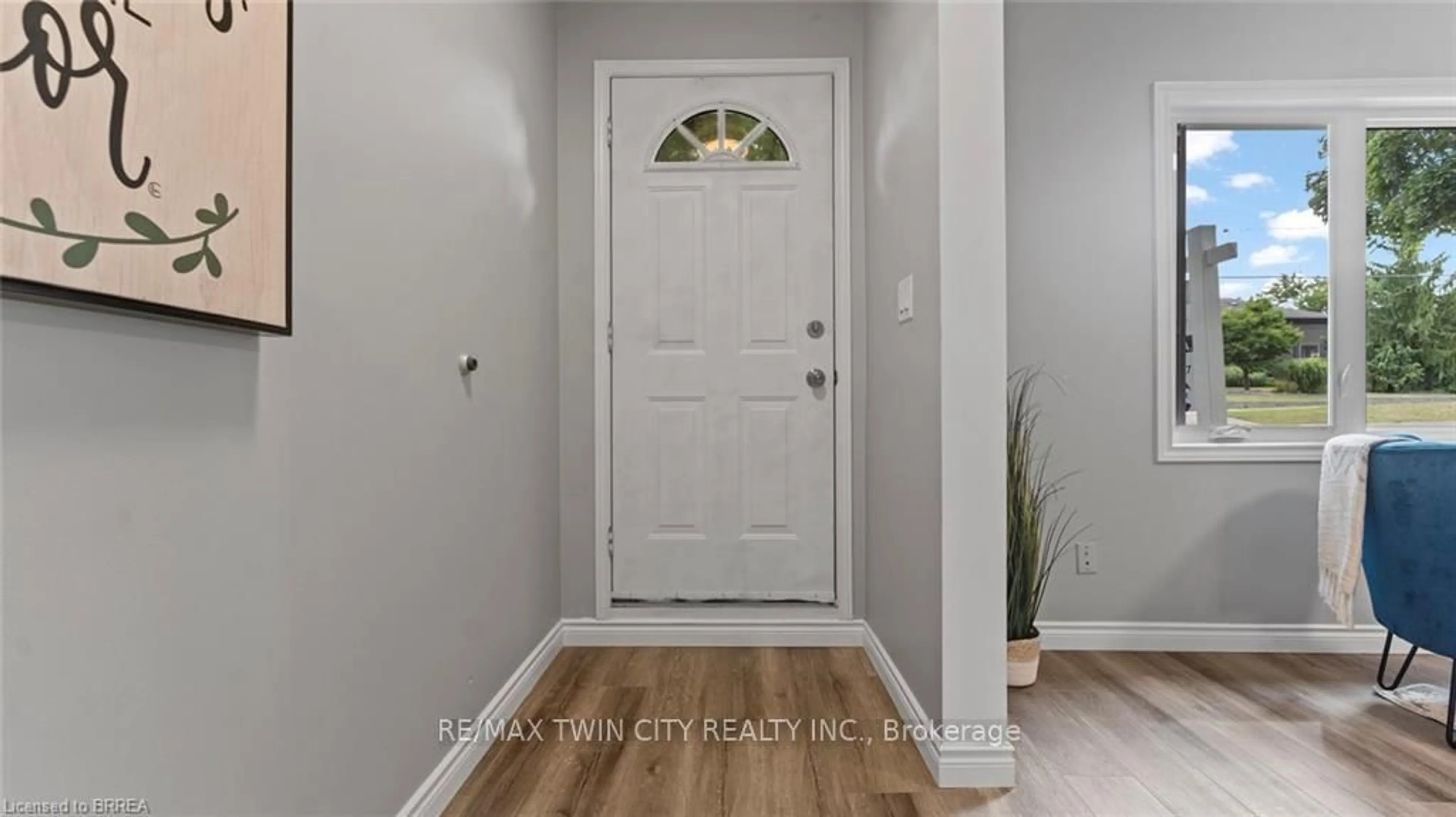 Indoor entryway for 69 Grand River Ave, Brantford Ontario N3T 4X2
