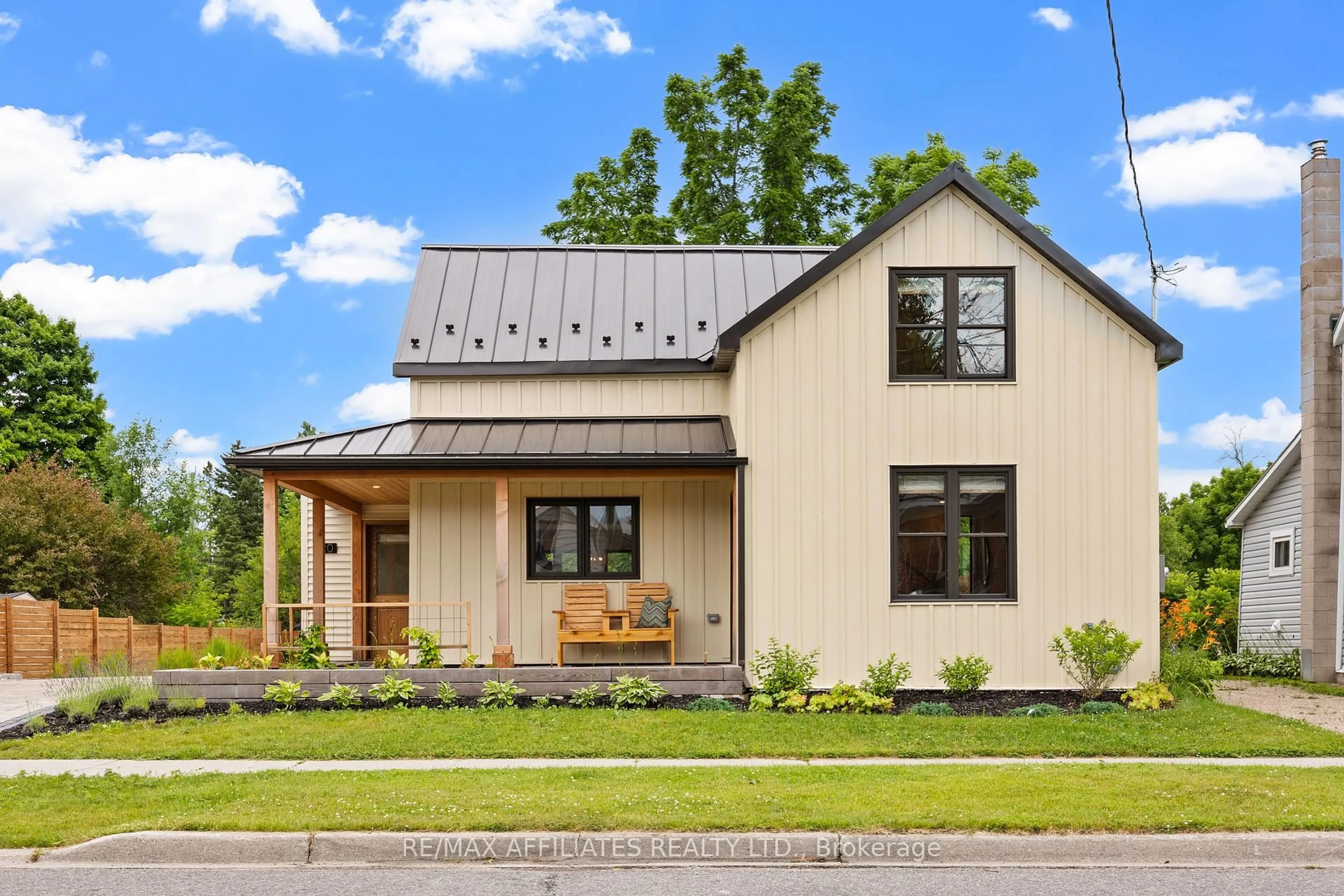 Home with brick exterior material, street for 20 Grant St, Perth Ontario K7H 1X5