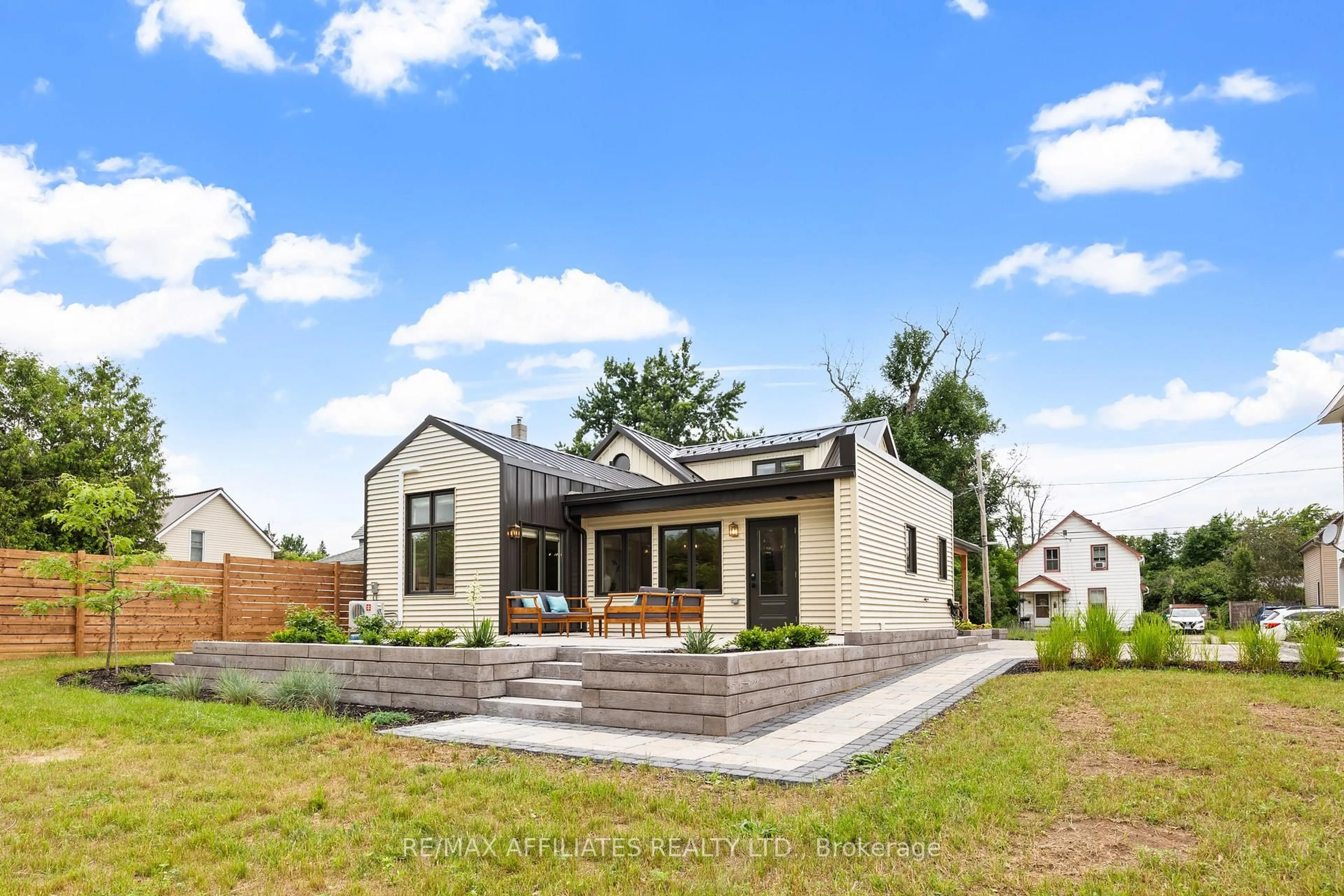 Home with brick exterior material, mountain view for 20 Grant St, Perth Ontario K7H 1X5