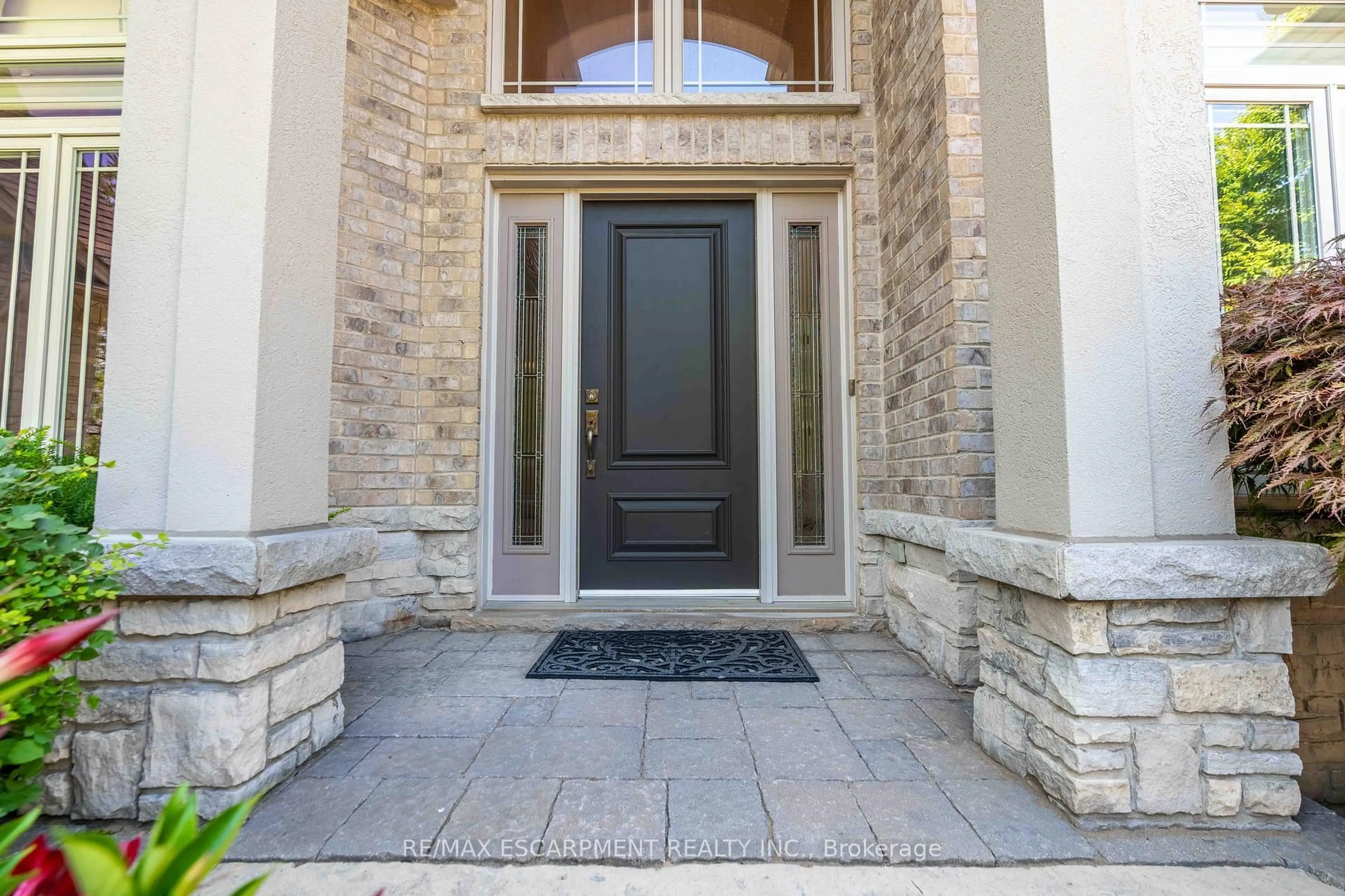 Indoor entryway for 119 Tollgate Dr, Hamilton Ontario L9G 5C9