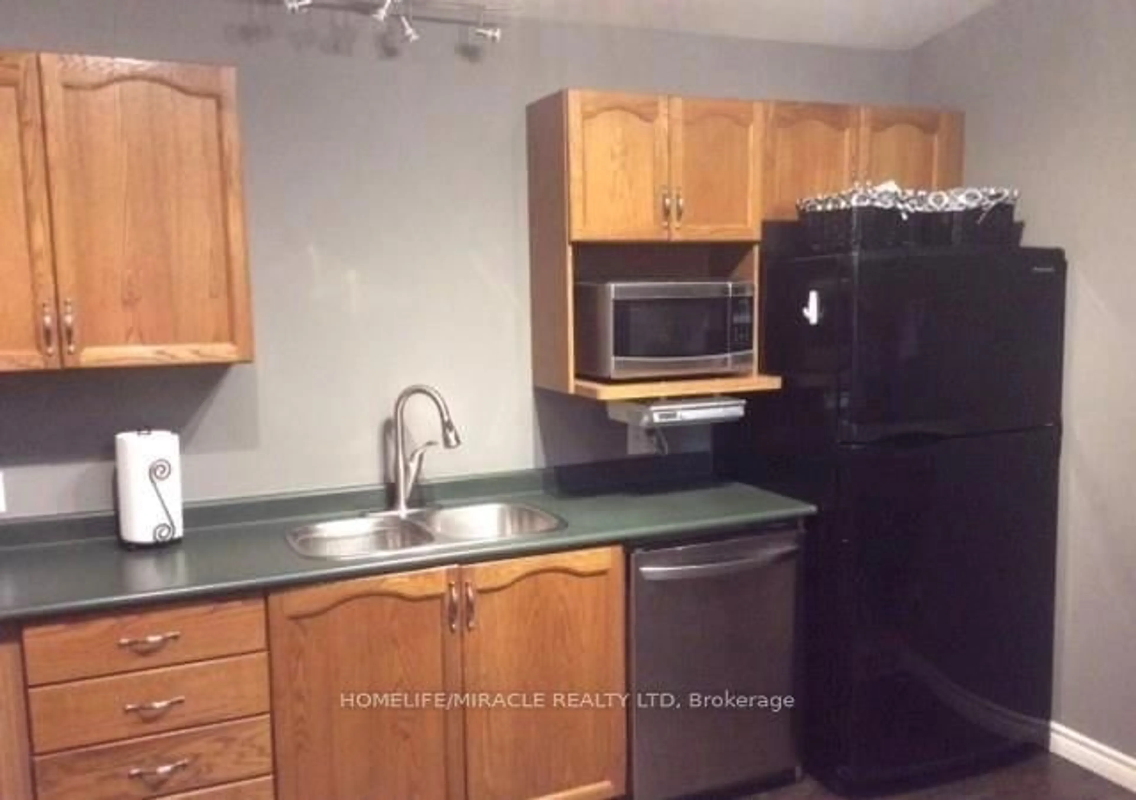 Standard kitchen, unknown for 120 Ashbury Ave, London South Ontario N6E 1T1