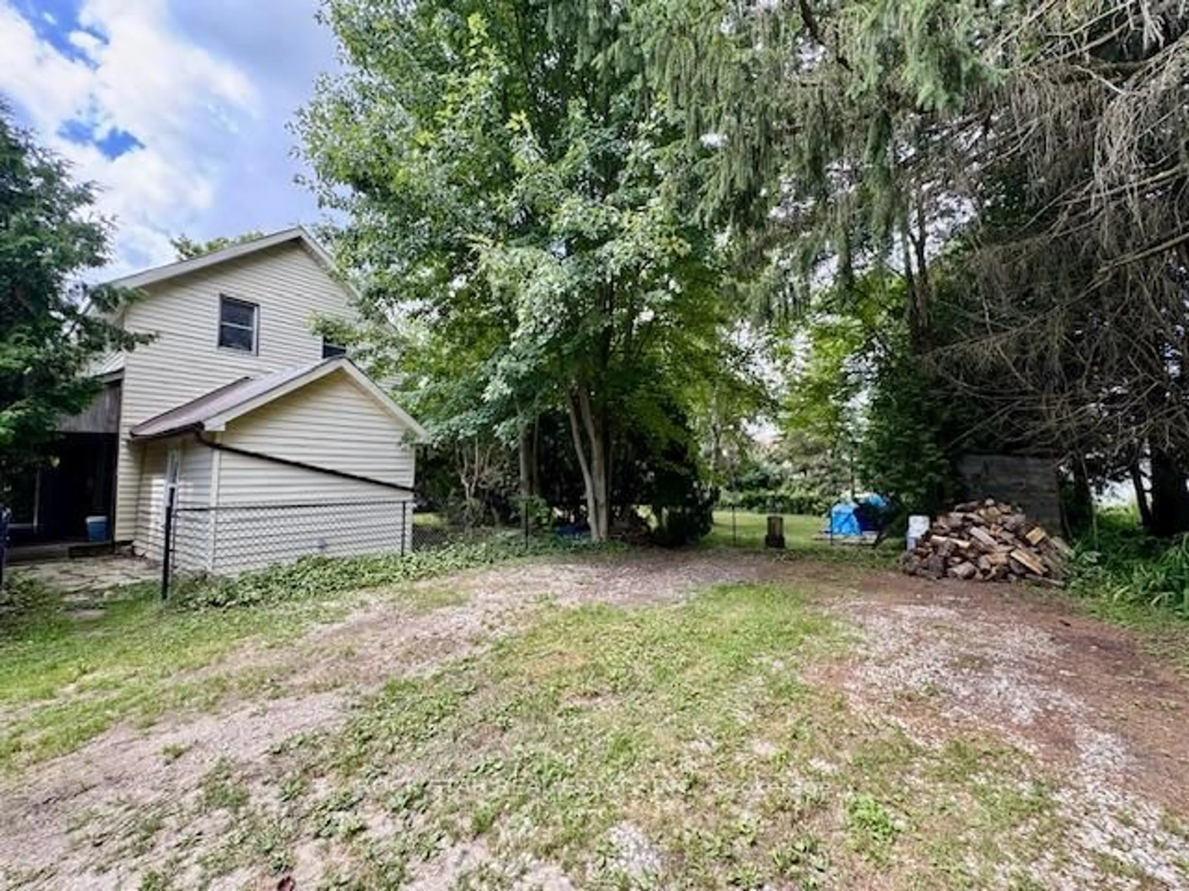 A pic from outside/outdoor area/front of a property/back of a property/a pic from drone, street for 26 Centre St, Wellington North Ontario N0G 2L0