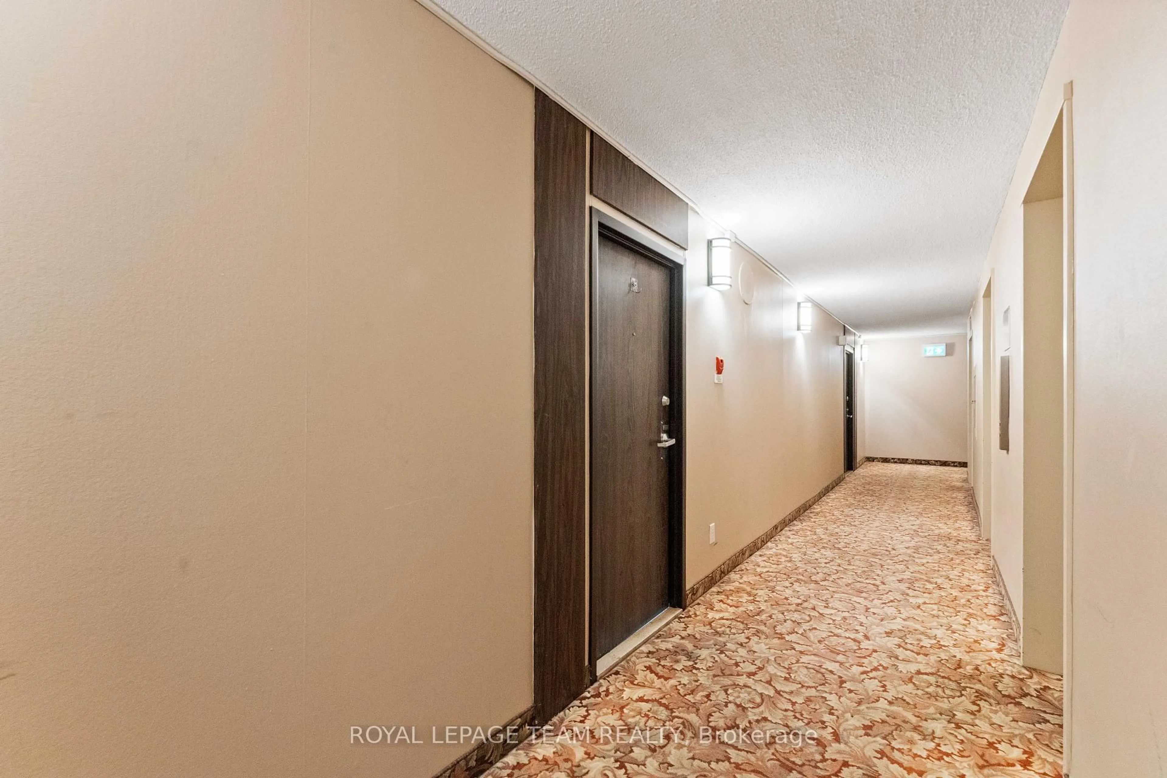 Indoor foyer for 1785 Frobisher Lane #2005, Ottawa Ontario K1G 3T7