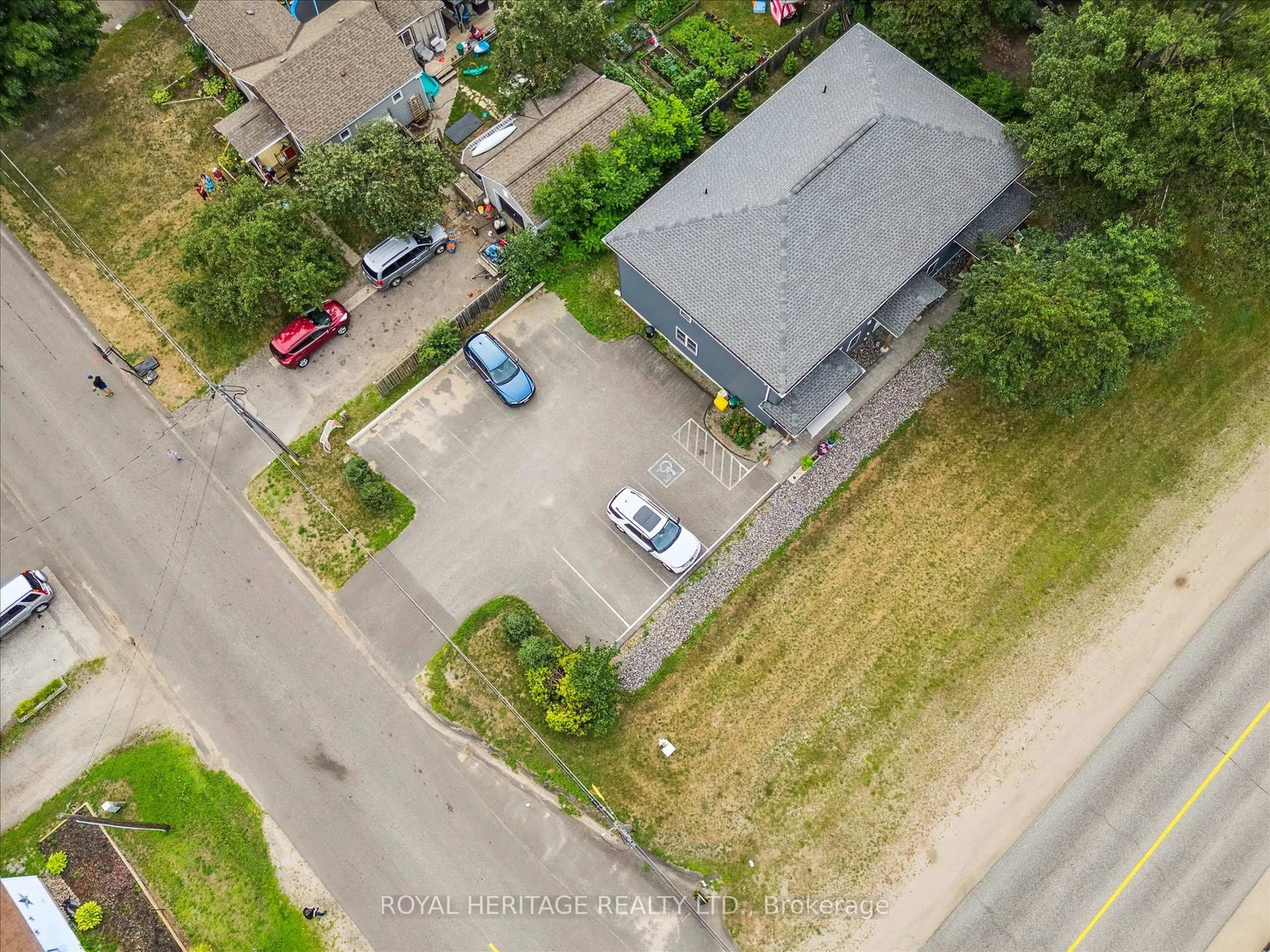 A pic from outside/outdoor area/front of a property/back of a property/a pic from drone, street for 321 David St, Gravenhurst Ontario P1P 1L9