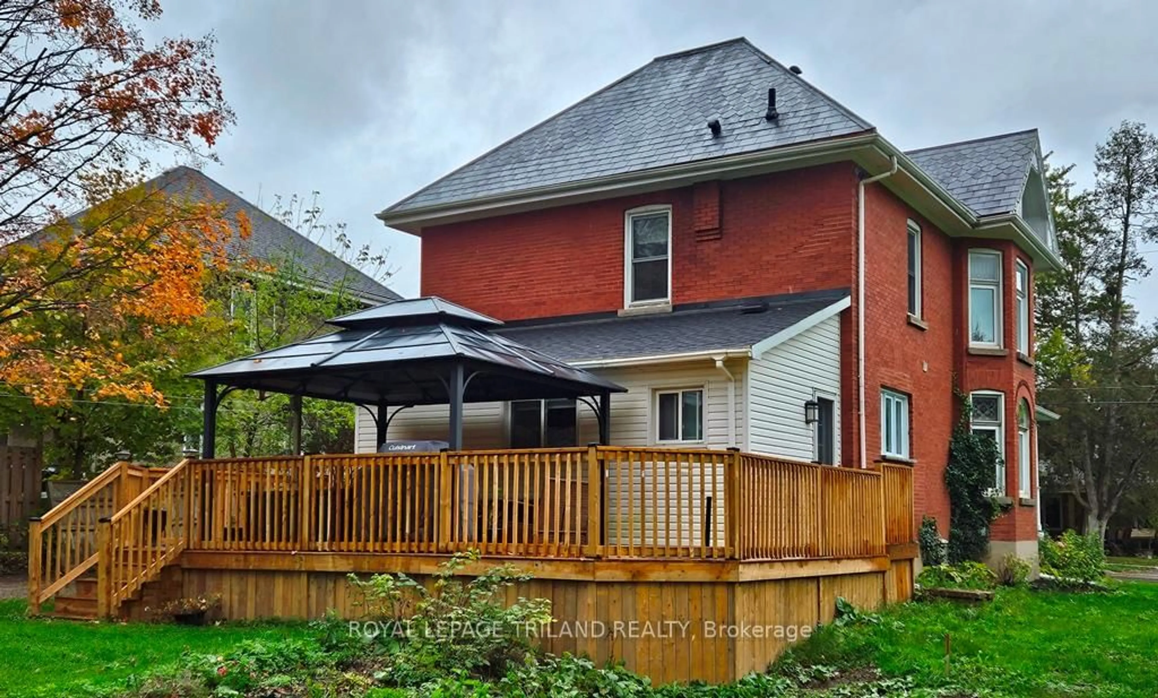 Patio, street for 286 King St, Thames Centre Ontario N0M 2P0