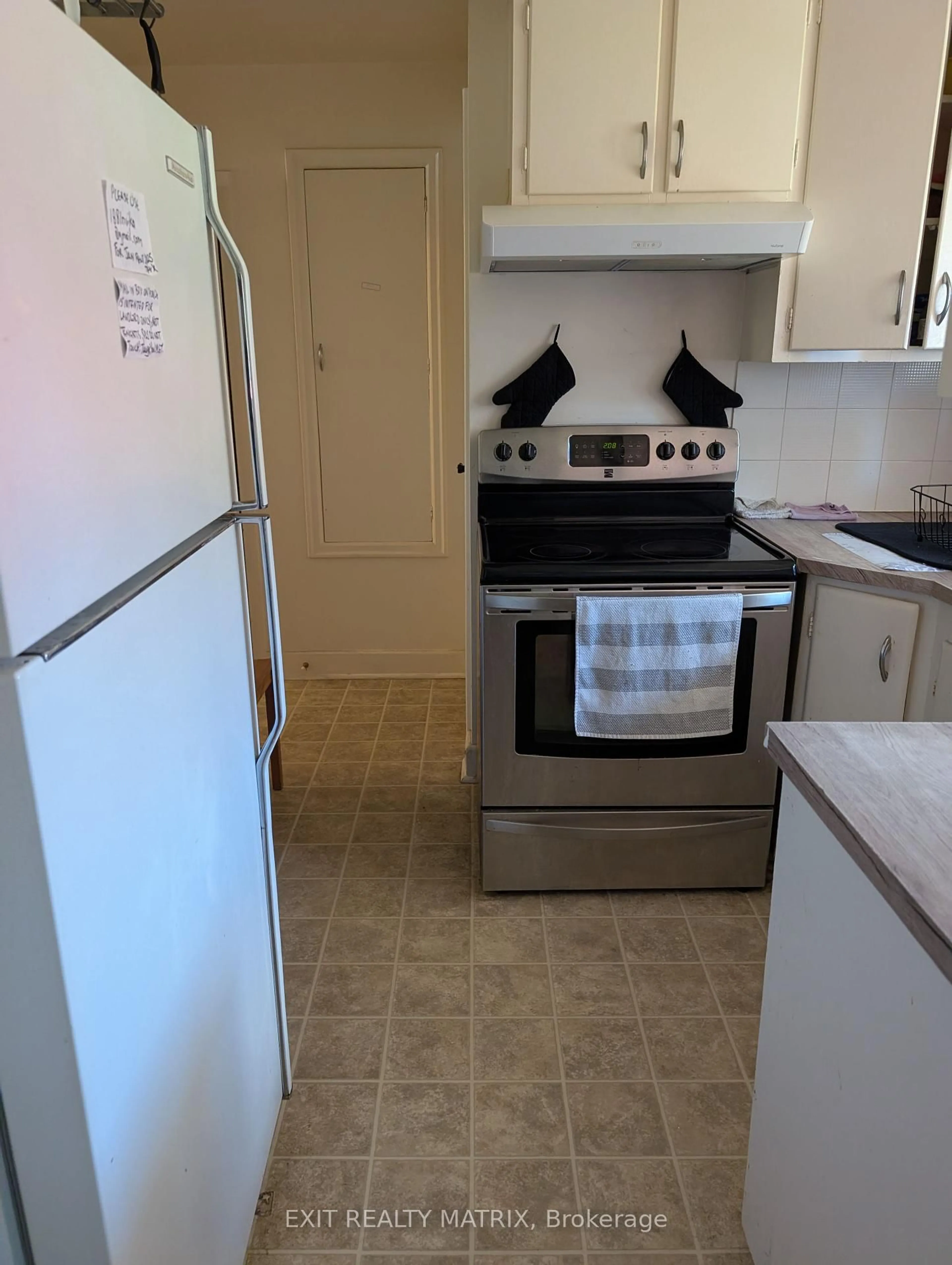 Standard kitchen, unknown for 3243 Riverside Dr, Ottawa Ontario K1V 8N8