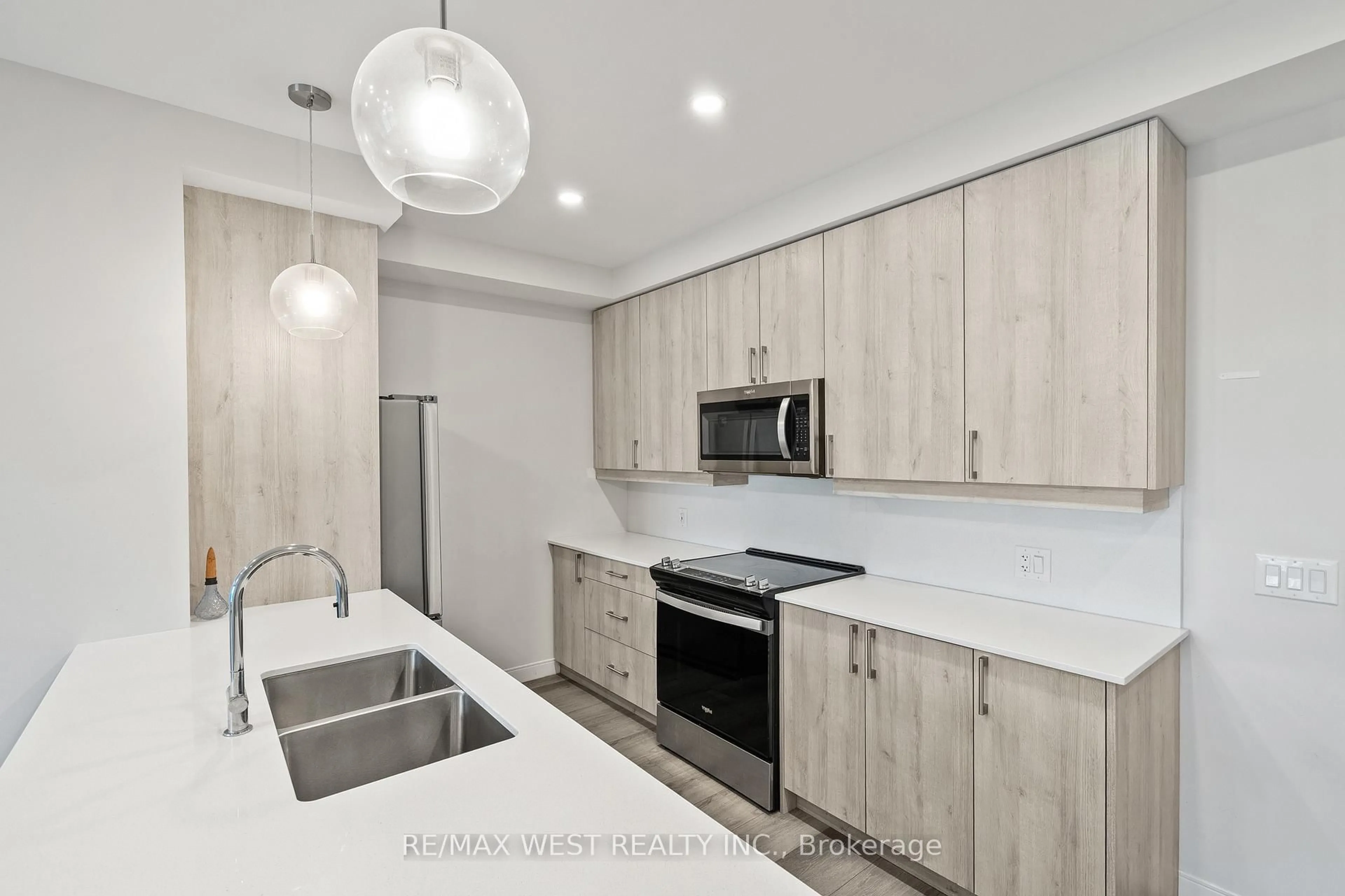 Unknown for 118 West St #502, Port Colborne Ontario L3K 4C9