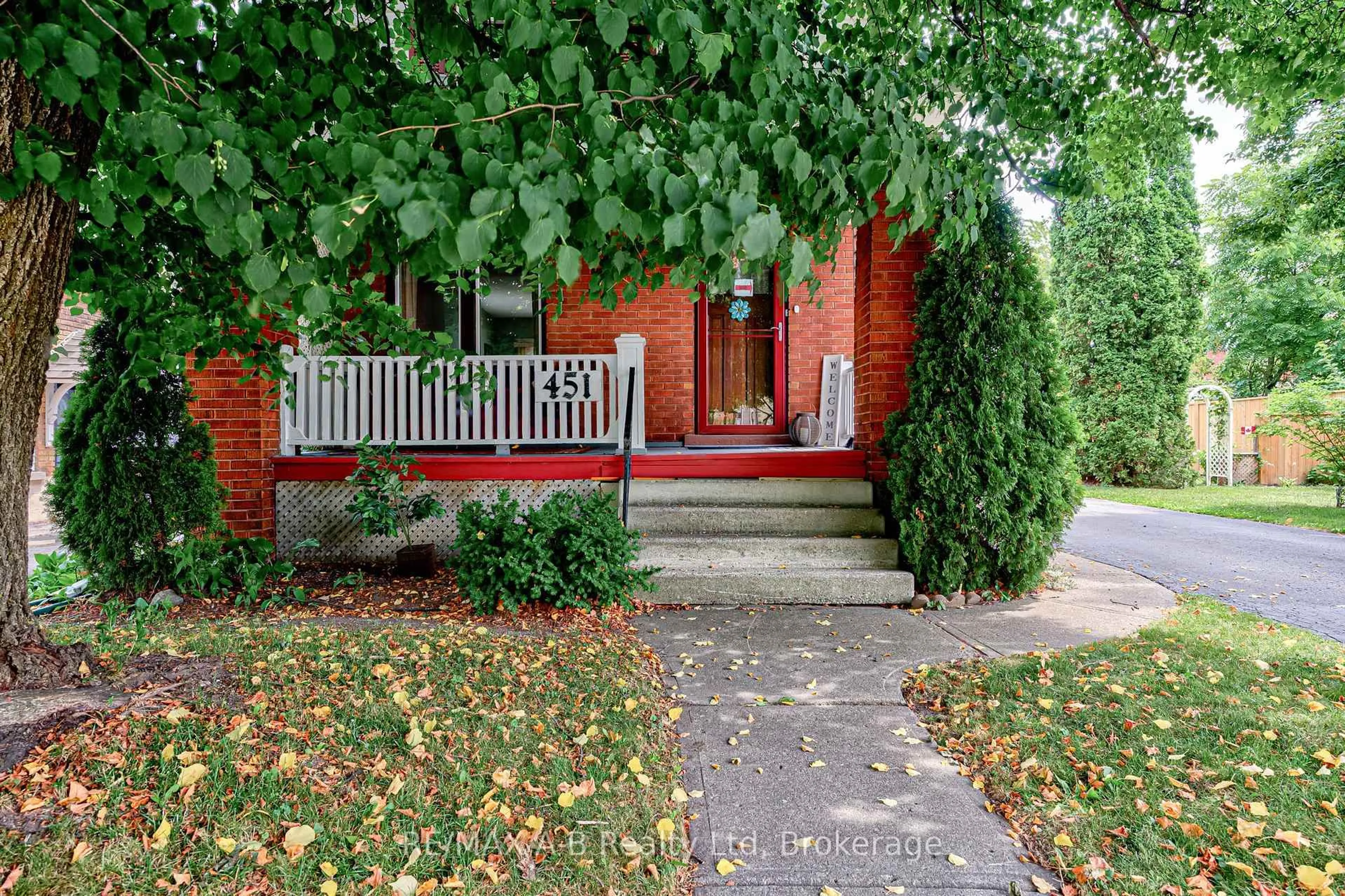 Unknown for 451 Downie St, Stratford Ontario N5A 1X8