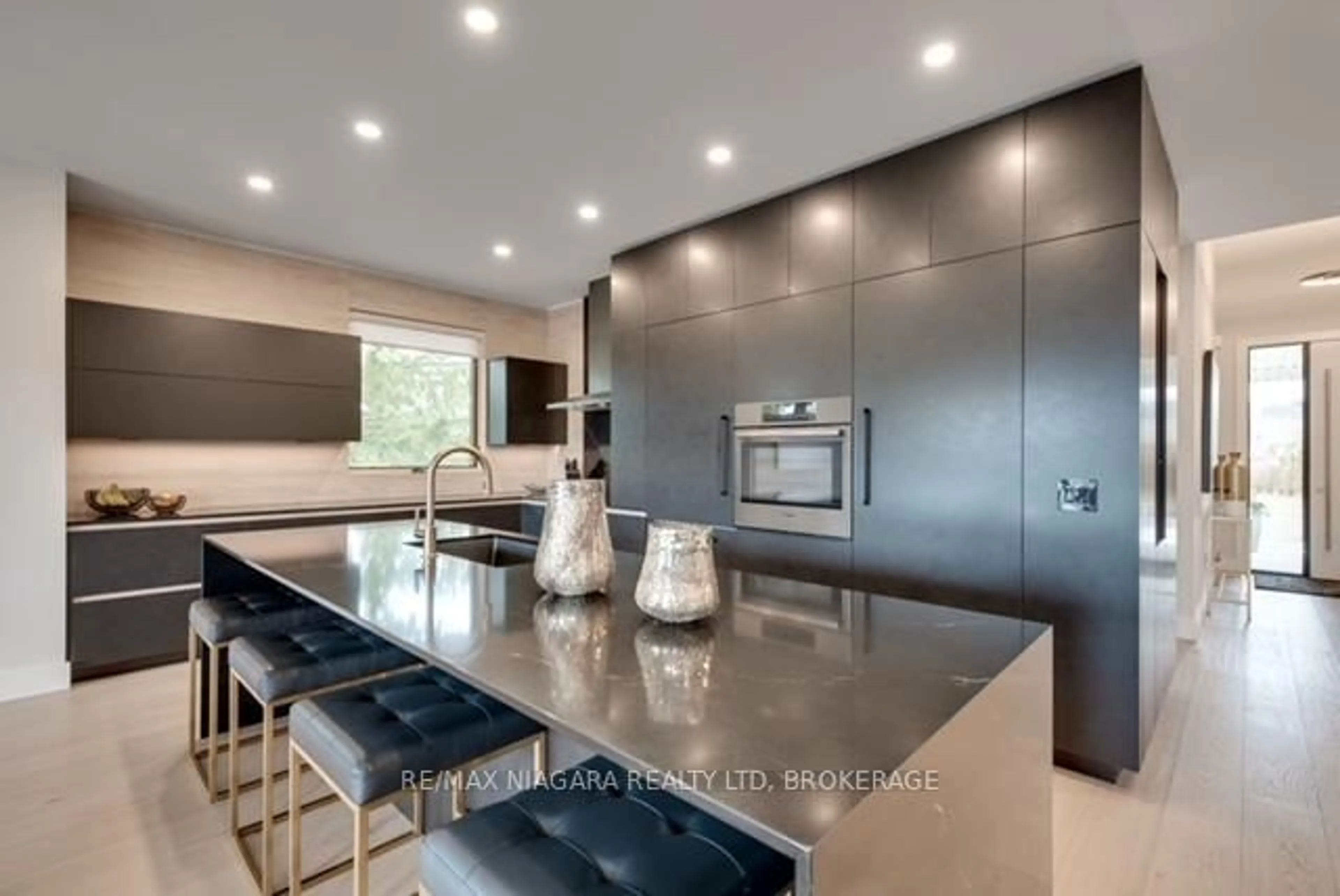 Contemporary kitchen, unknown for 2795 CANADIANA Crt, Fort Erie Ontario L0S 1S0