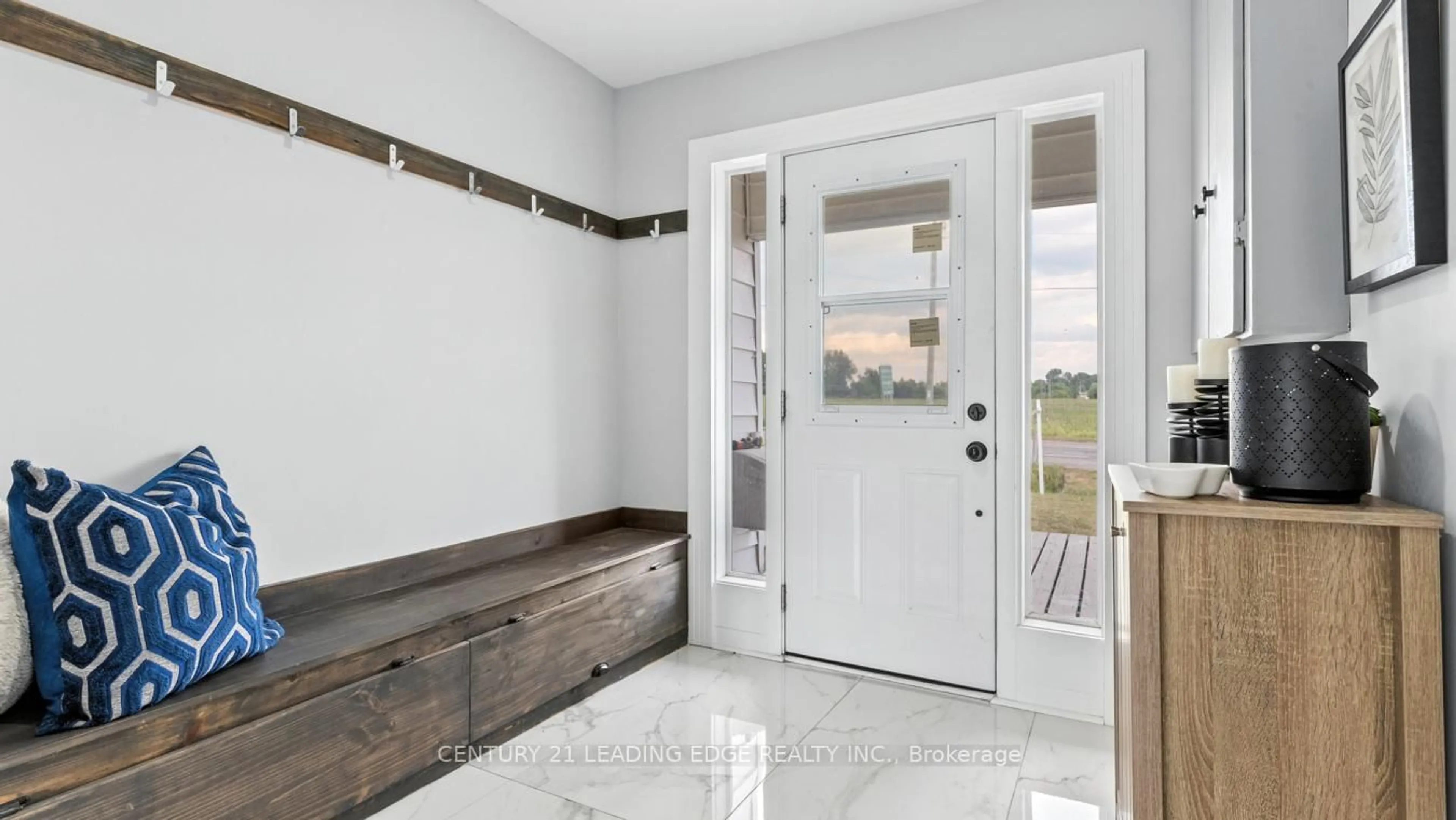 Indoor entryway for 1591 Wallbridge-Loyalist Rd, Belleville Ontario K8N 4Z5