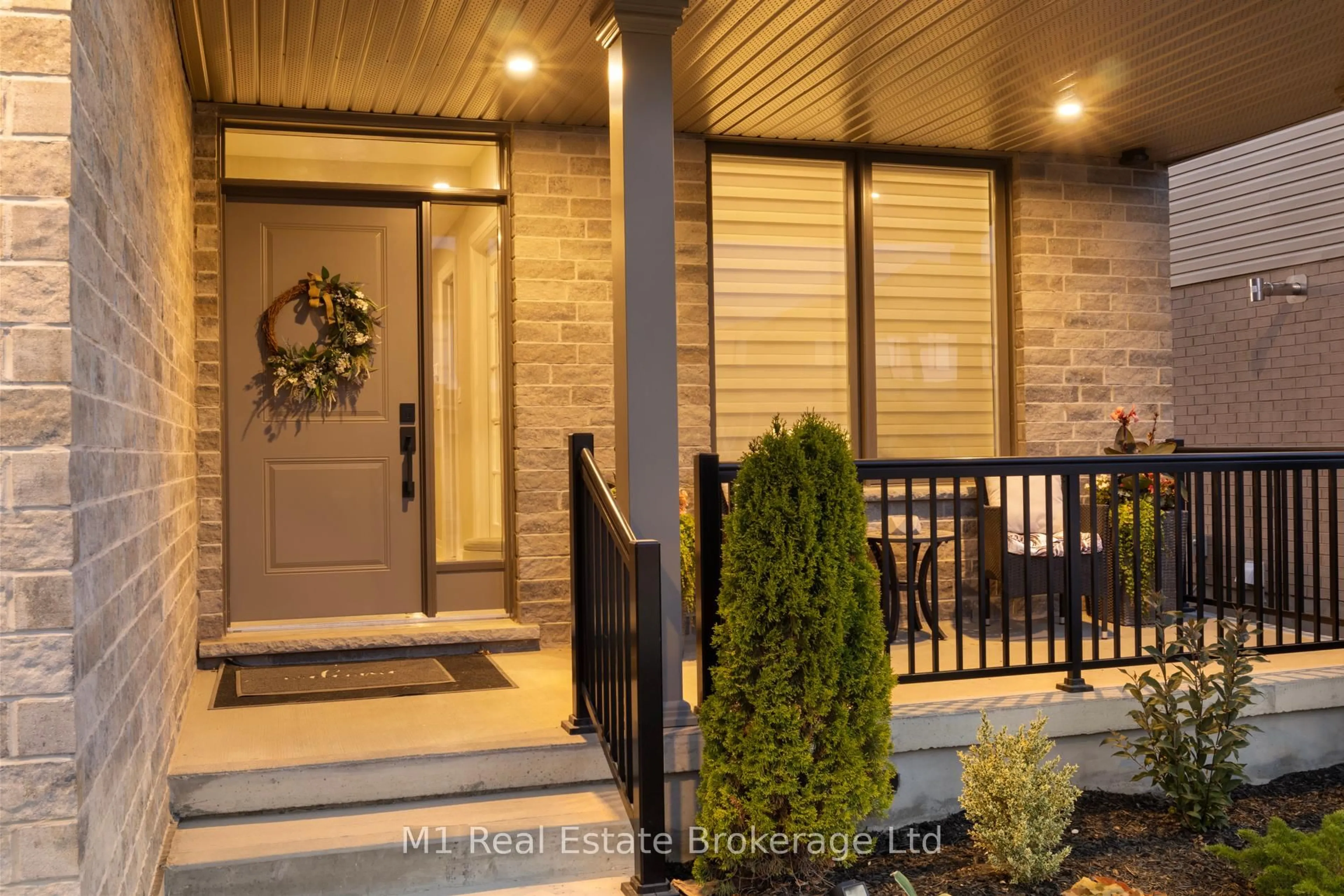 Indoor entryway for 90 Rea Dr, Centre Wellington Ontario N1M 0H5