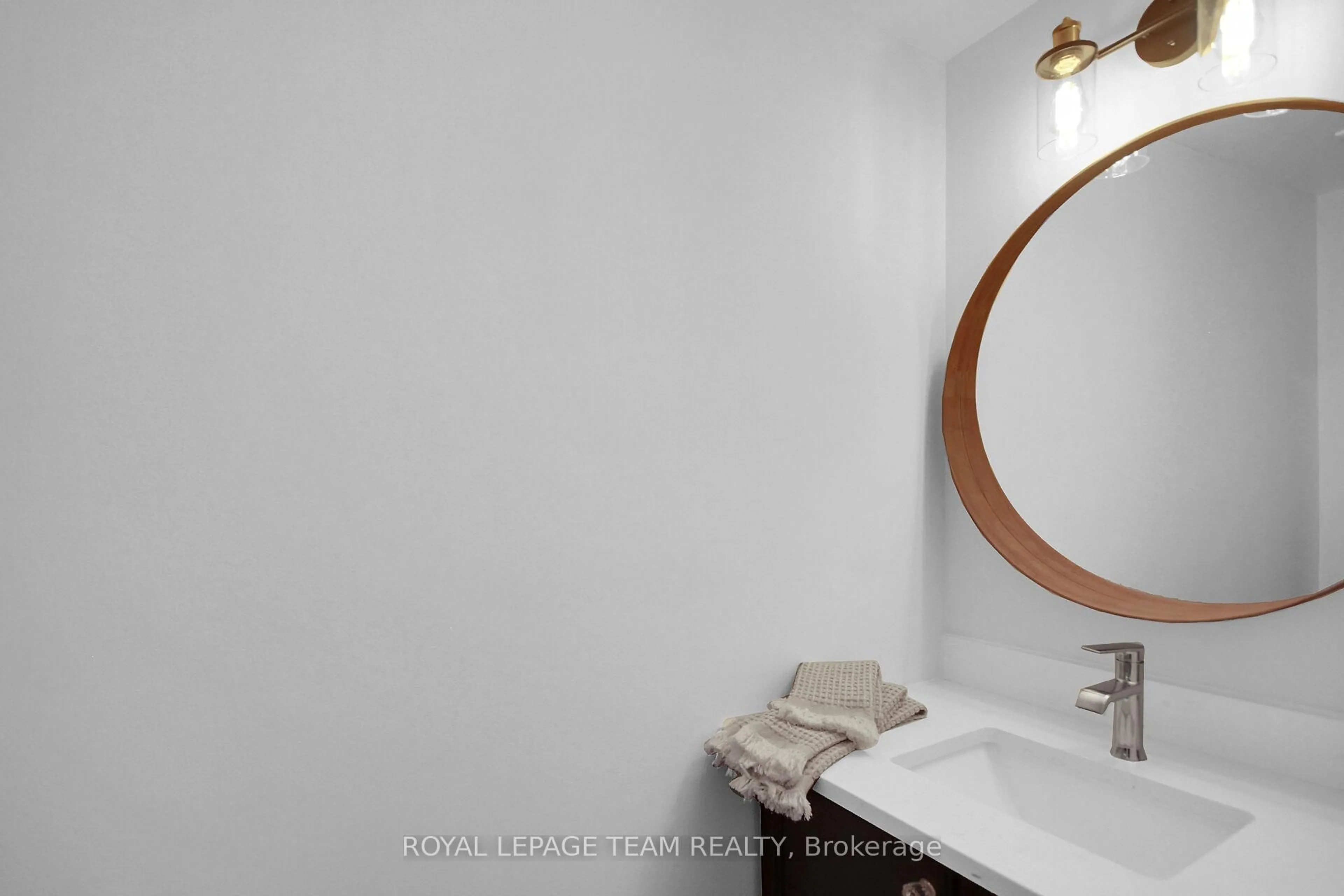 Standard bathroom, ceramic/tile floor for 112 Talltree Cres, Ottawa Ontario K2S 0A9