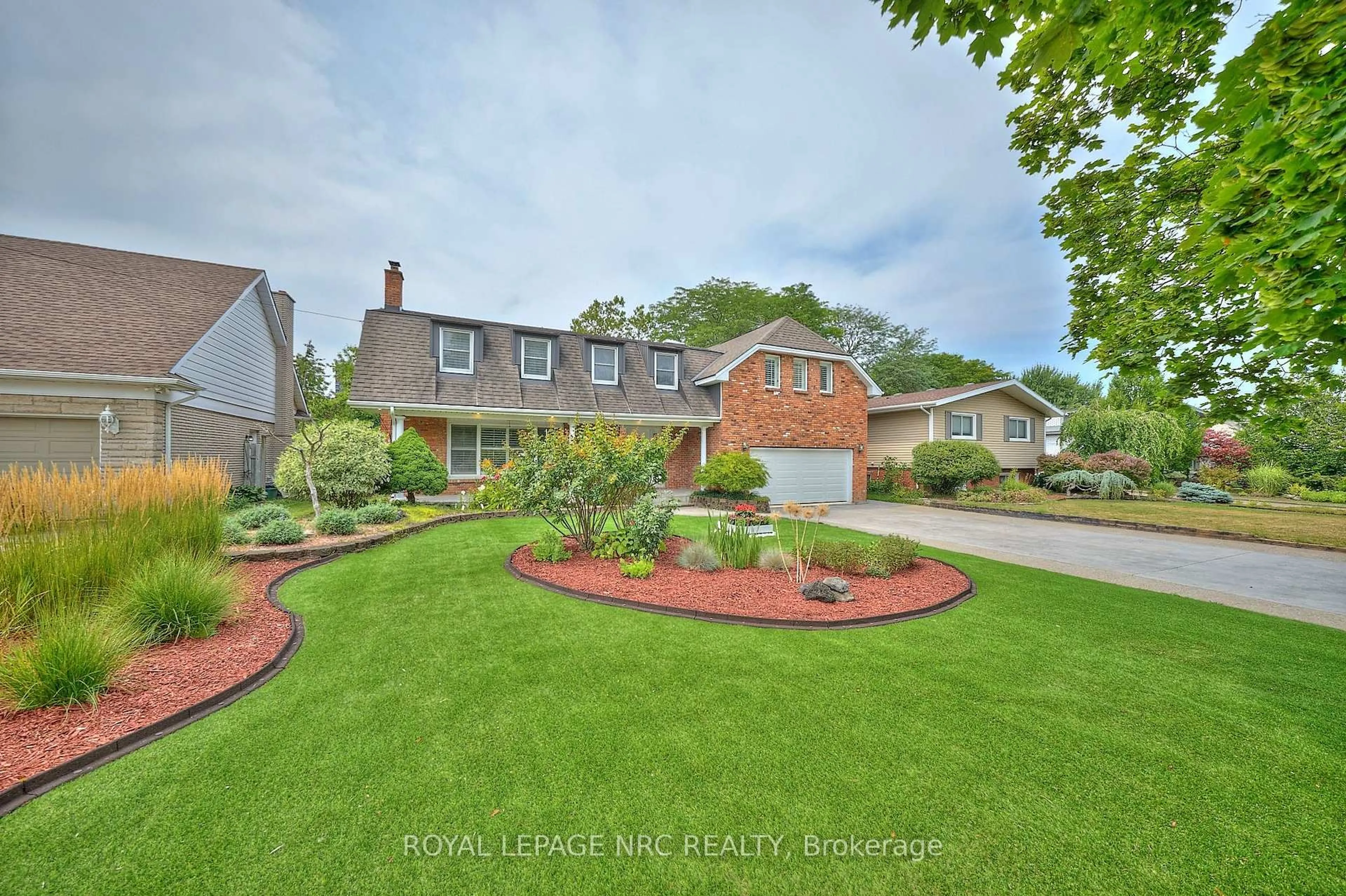 A pic from outside/outdoor area/front of a property/back of a property/a pic from drone, street for 46 Adelene Cres, St. Catharines Ontario L2T 3C8