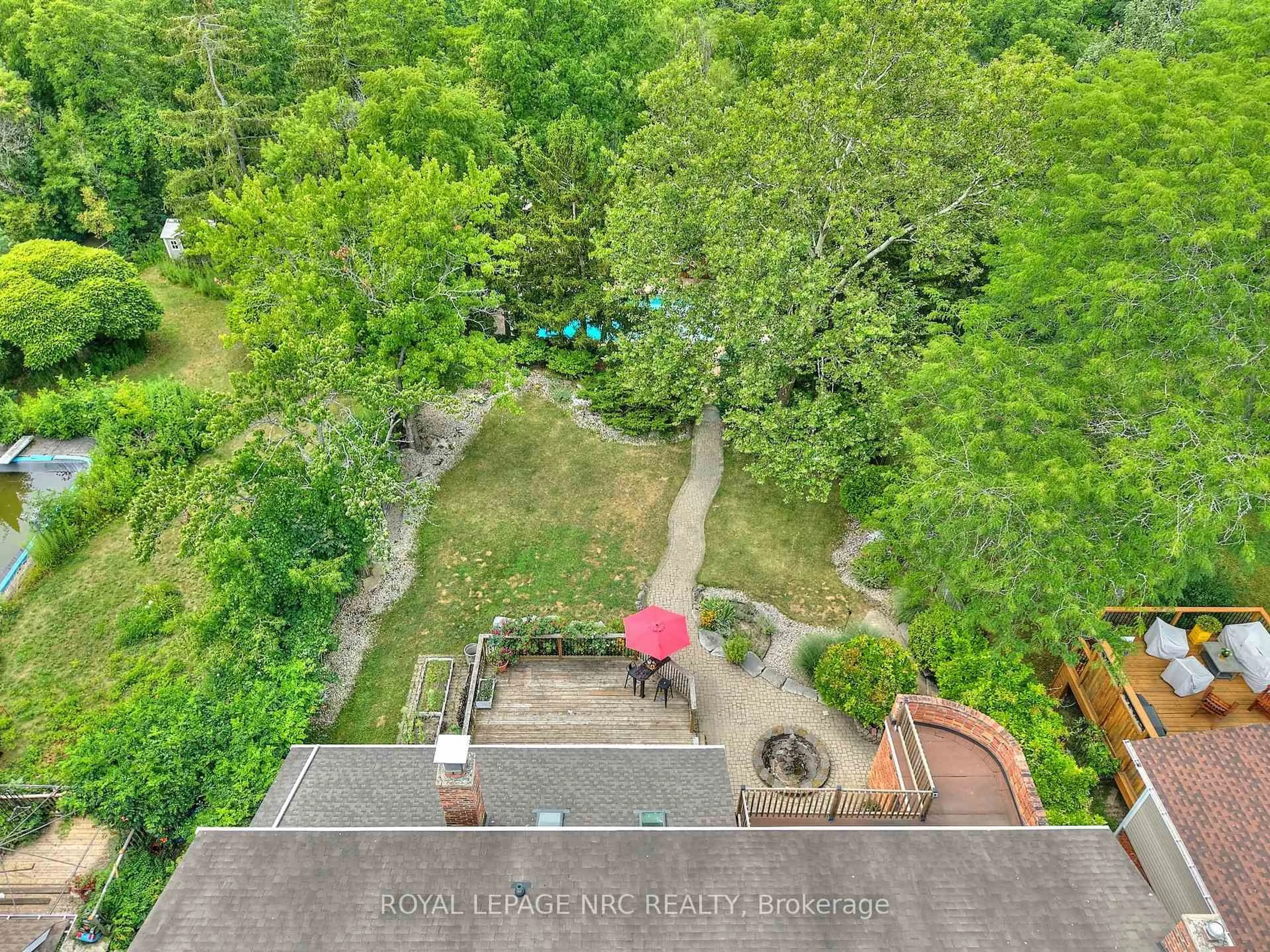 A pic from outside/outdoor area/front of a property/back of a property/a pic from drone, unknown for 46 Adelene Cres, St. Catharines Ontario L2T 3C8