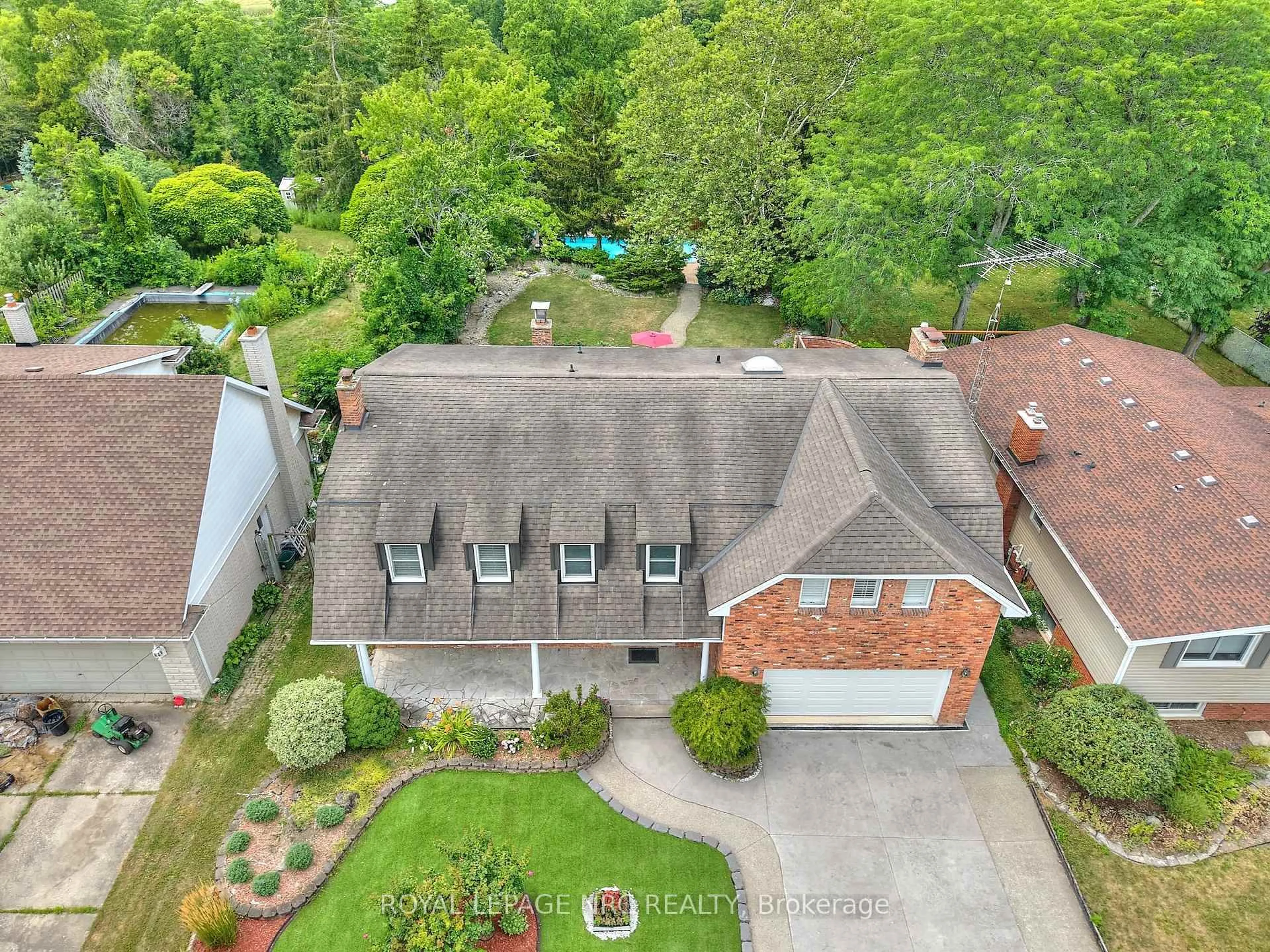 A pic from outside/outdoor area/front of a property/back of a property/a pic from drone, street for 46 Adelene Cres, St. Catharines Ontario L2T 3C8