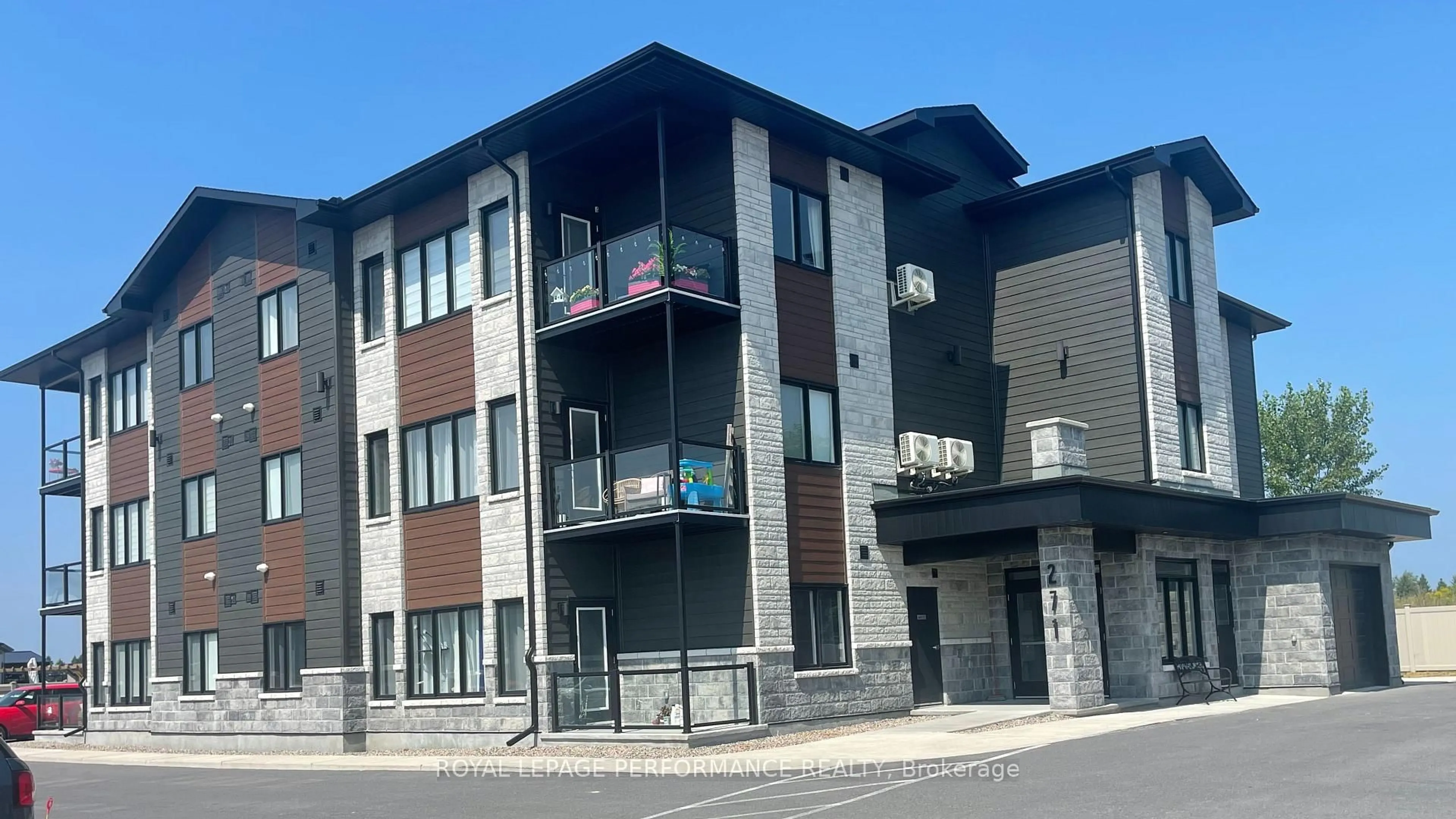 Unknown for 271 Belfort St, Russell Ontario K0A 1W0