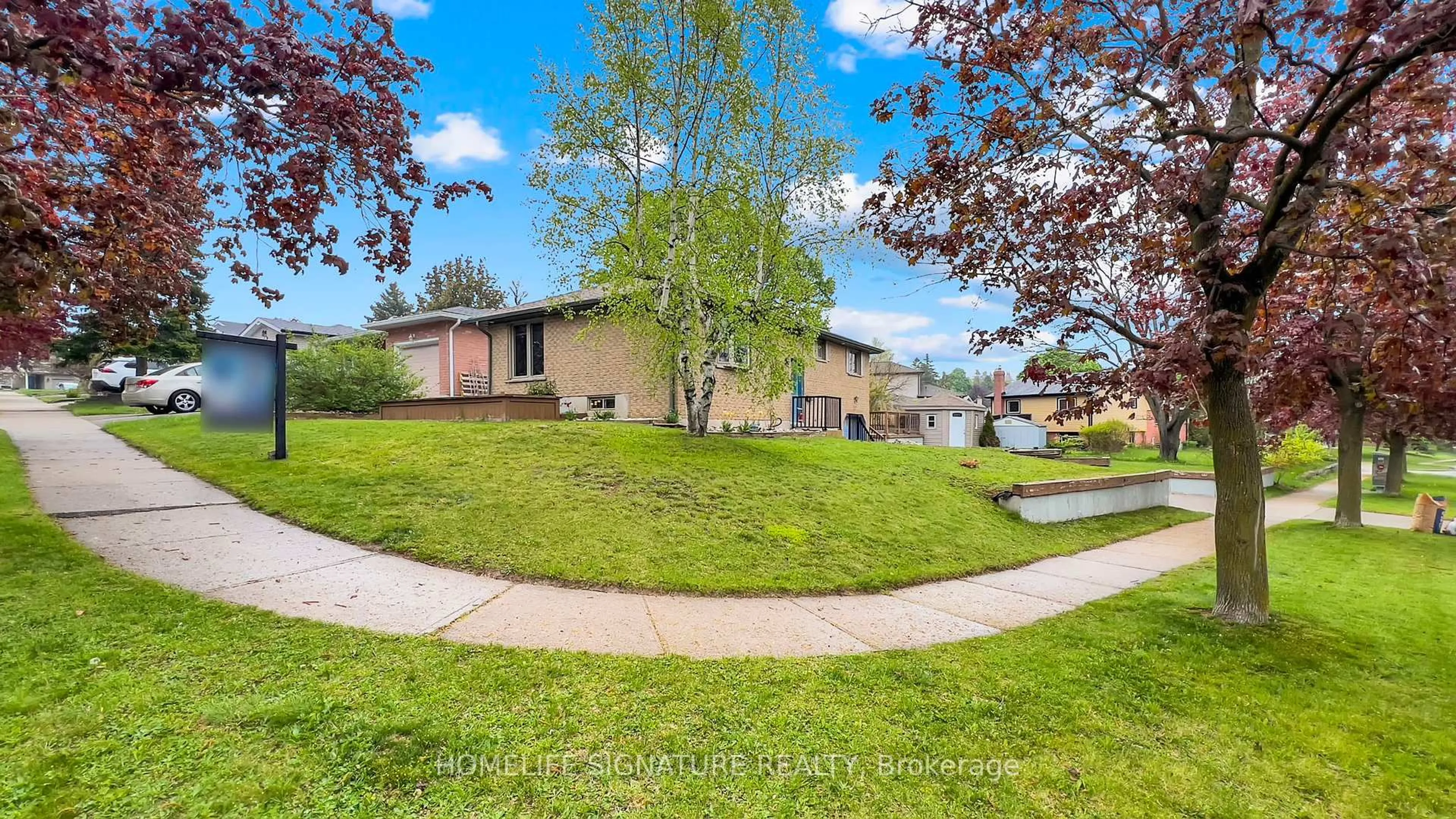 A pic from outside/outdoor area/front of a property/back of a property/a pic from drone, water/lake/river/ocean view for 152 Anvil St, Kitchener Ontario N2P 1Y3