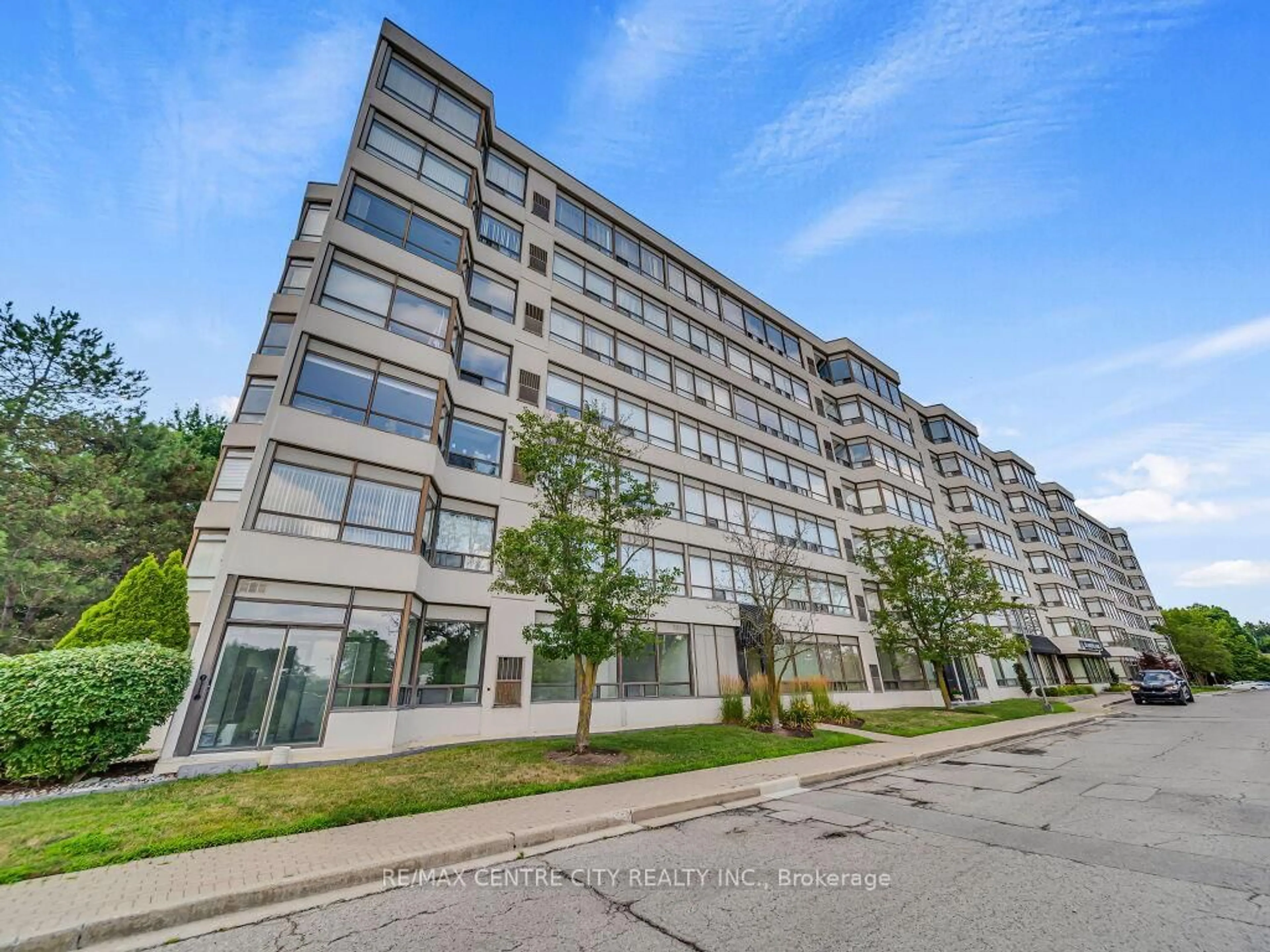 Unknown for 521 Riverside Dr #611, London North Ontario N5H 5E2