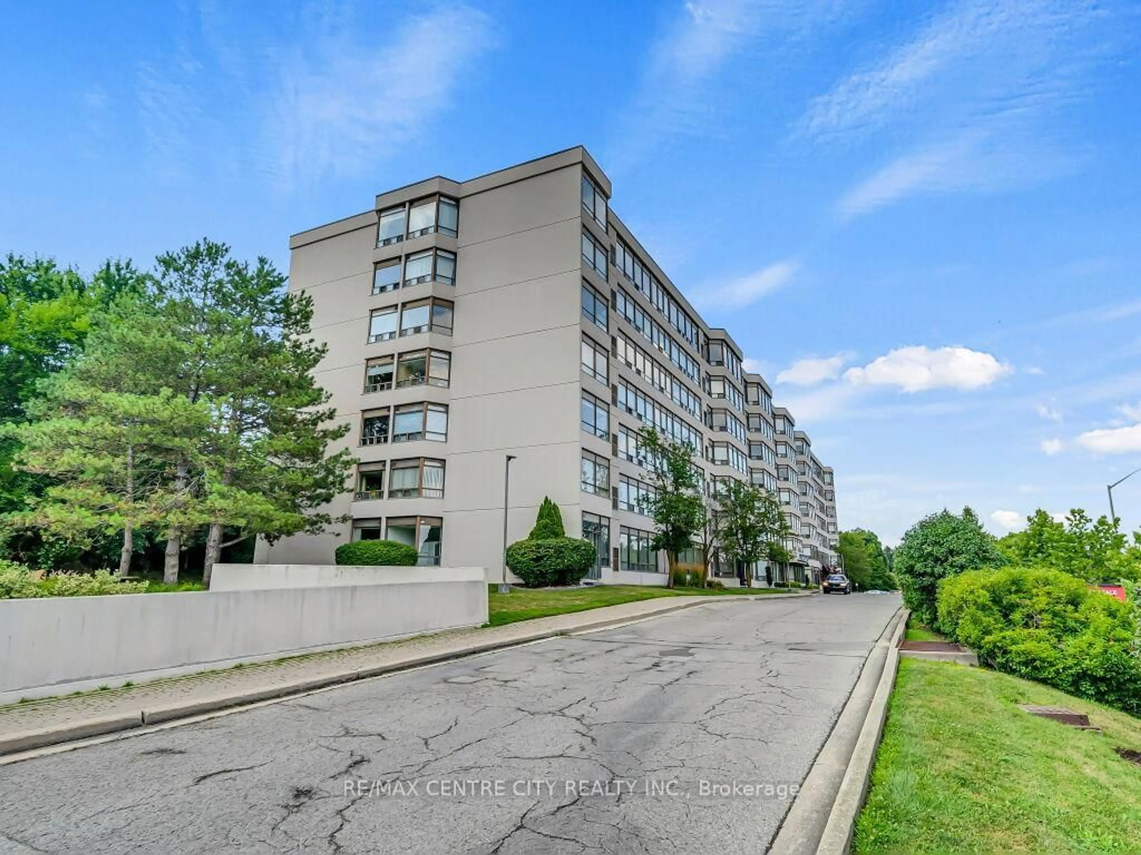 Unknown for 521 Riverside Dr #611, London North Ontario N5H 5E2