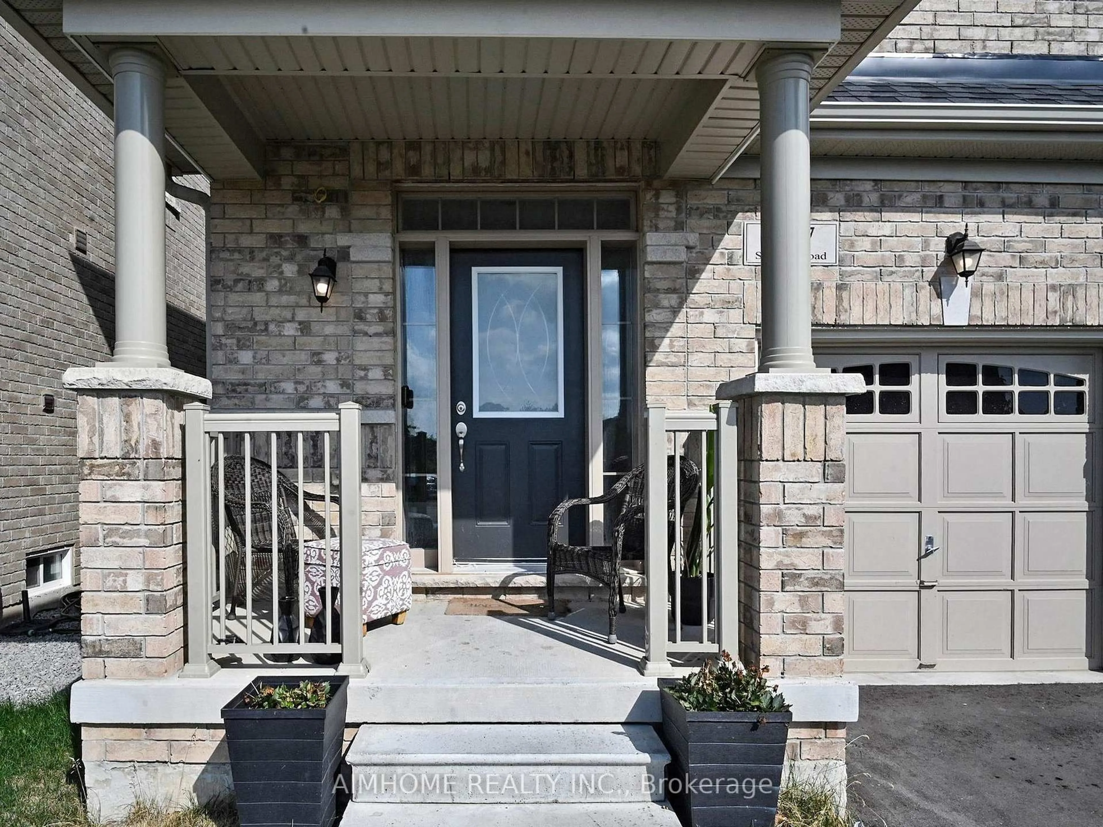 Indoor entryway for 407 Skinner Rd, Hamilton Ontario L8B 1Z7