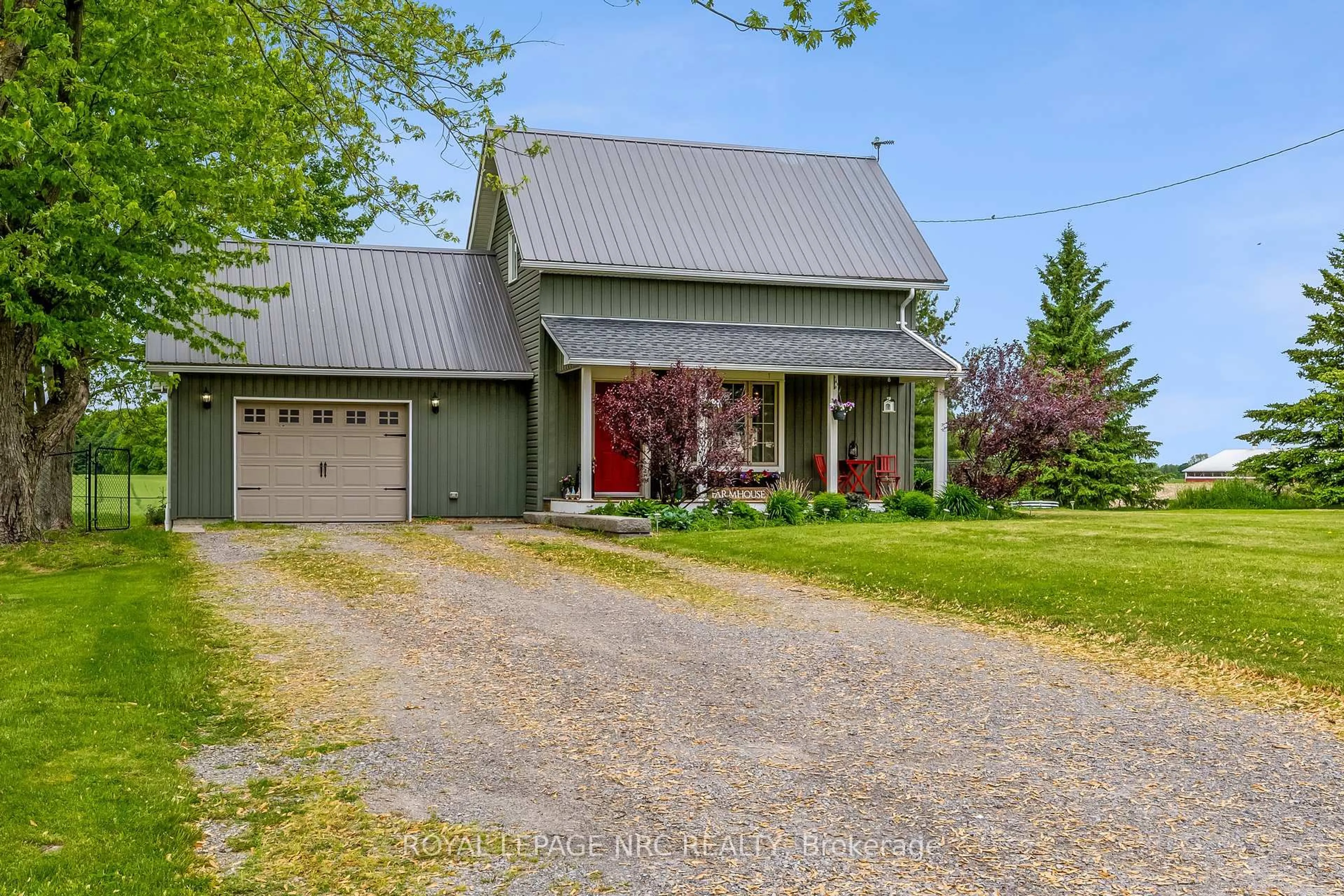 A pic from outside/outdoor area/front of a property/back of a property/a pic from drone, street for 1213 Robinson Rd, Haldimand Ontario N1A 2W1
