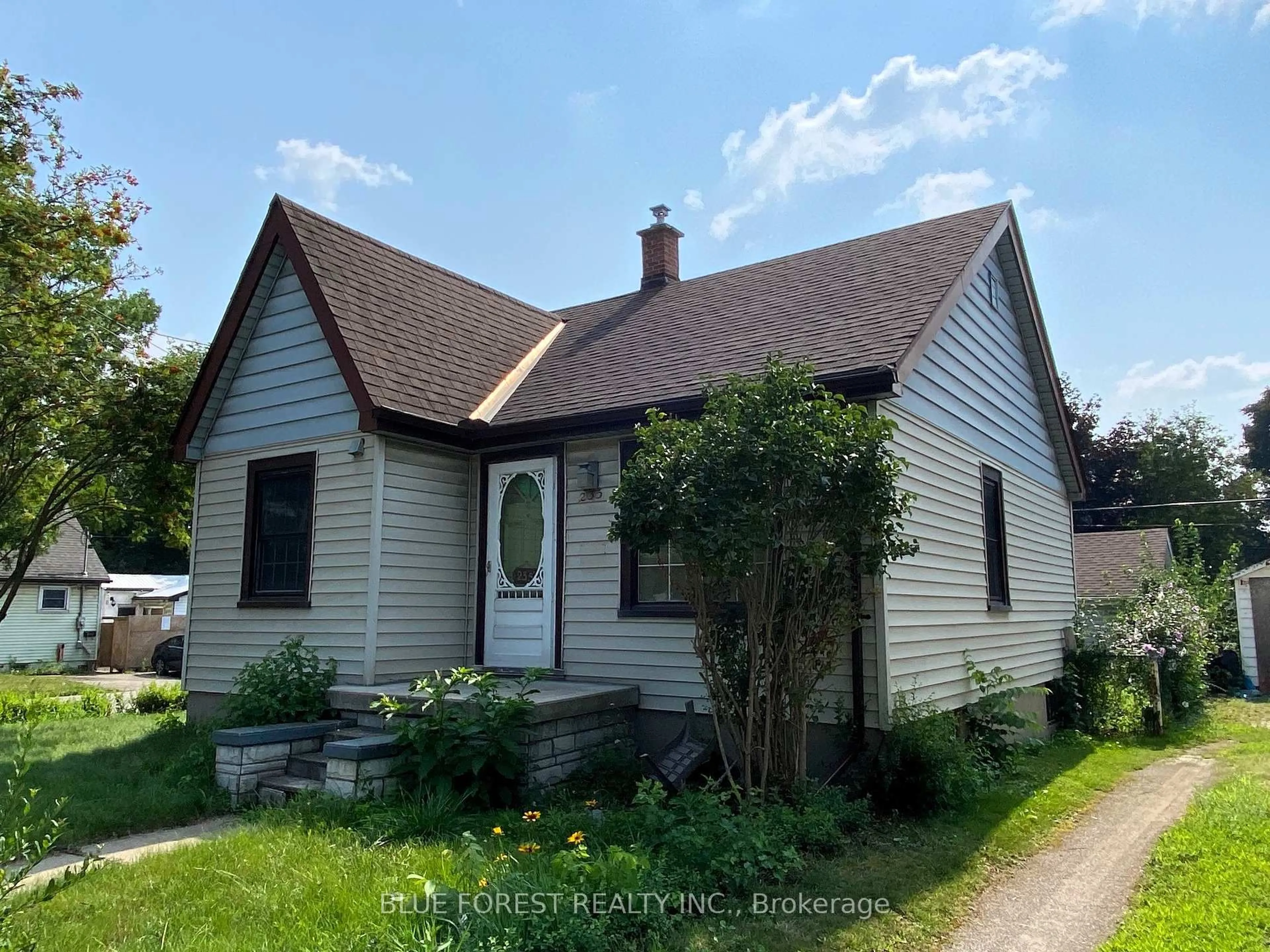 Home with vinyl exterior material, street for 235 HIGHBURY Ave, London East Ontario N5Z 2W8