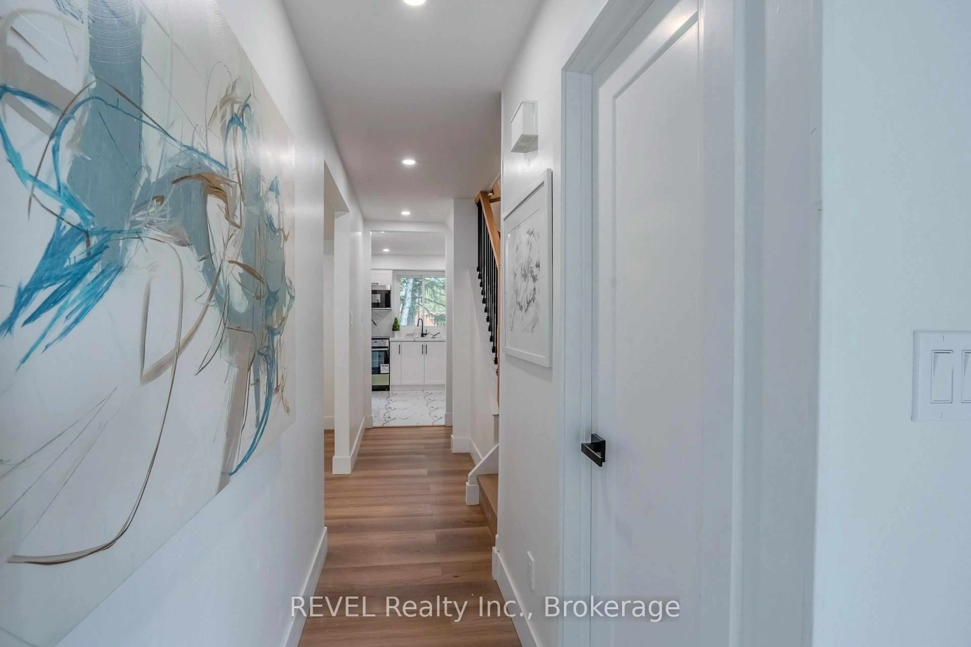 Indoor entryway for 5787 Swayze Dr #3, Niagara Falls Ontario L2J 3W3