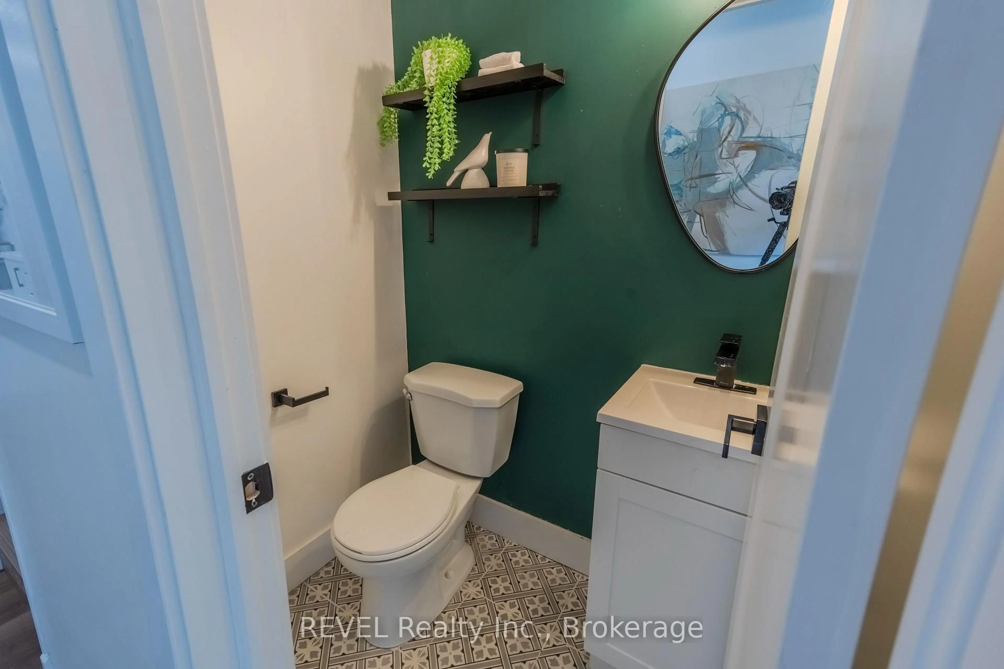 Standard bathroom, ceramic/tile floor for 5787 Swayze Dr #3, Niagara Falls Ontario L2J 3W3