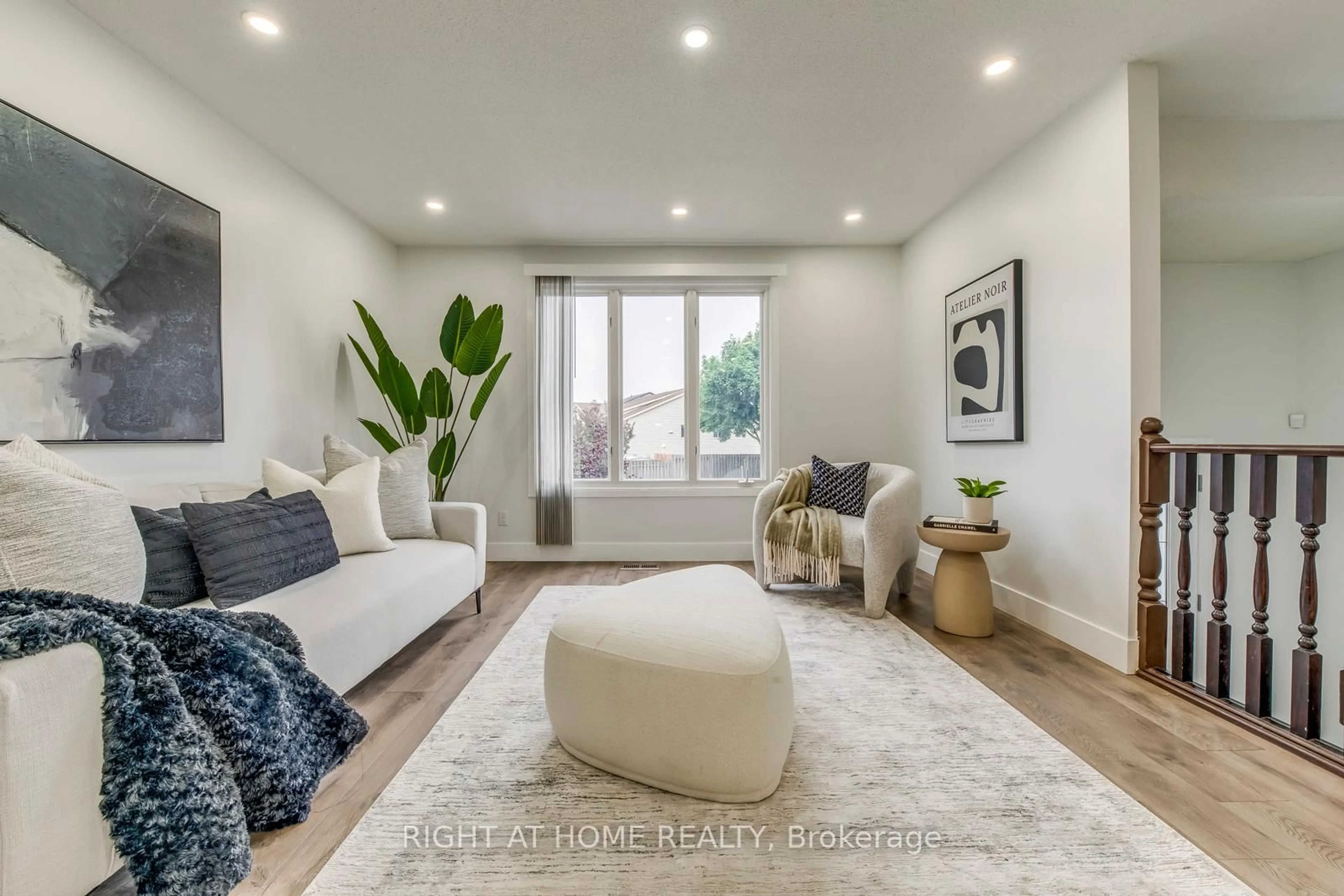 Living room with furniture, unknown for 6581 MALIBU Dr, Niagara Falls Ontario L2H 2W3