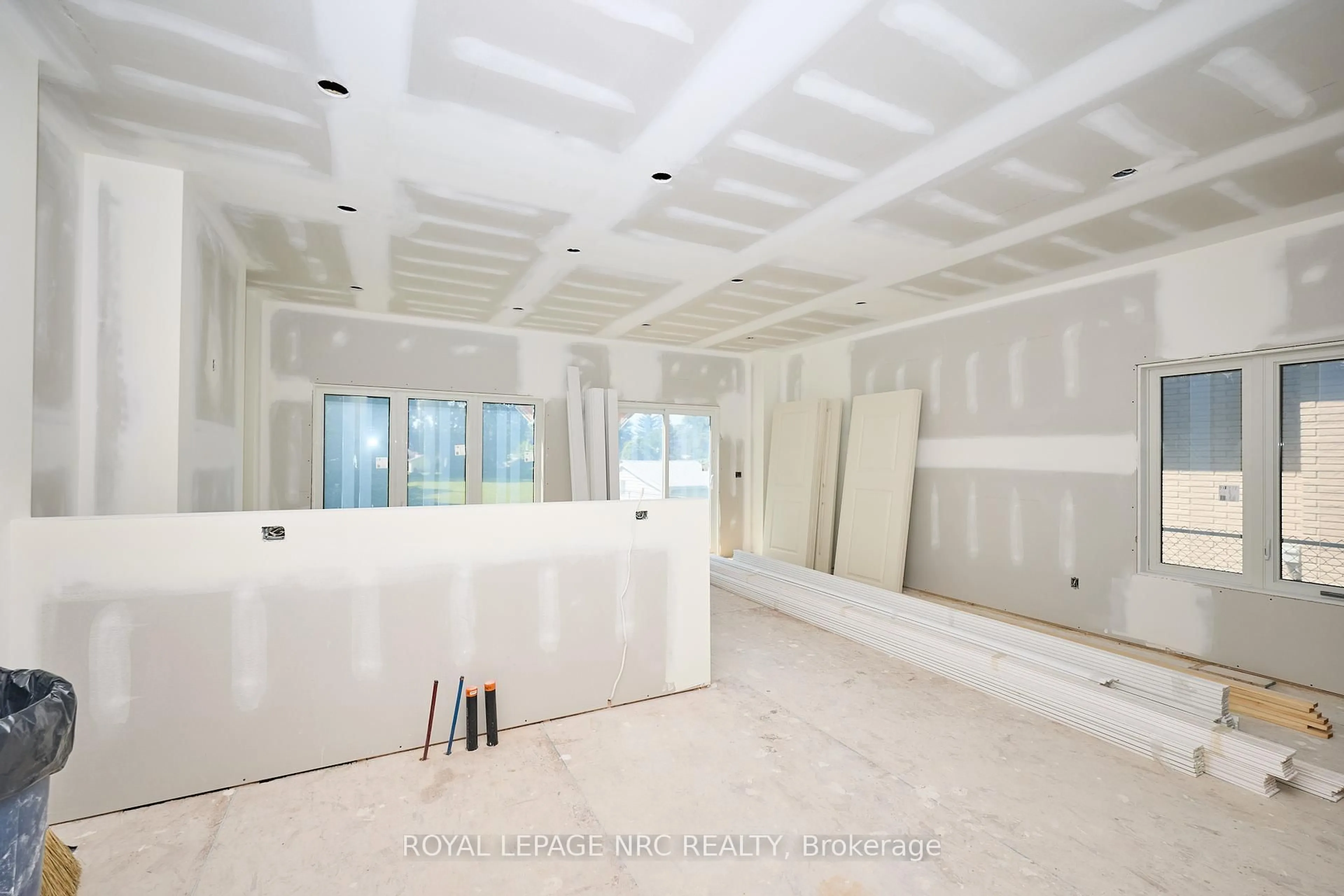 A pic of a room for 6672 Hawkins St, Niagara Falls Ontario L2G 3B7