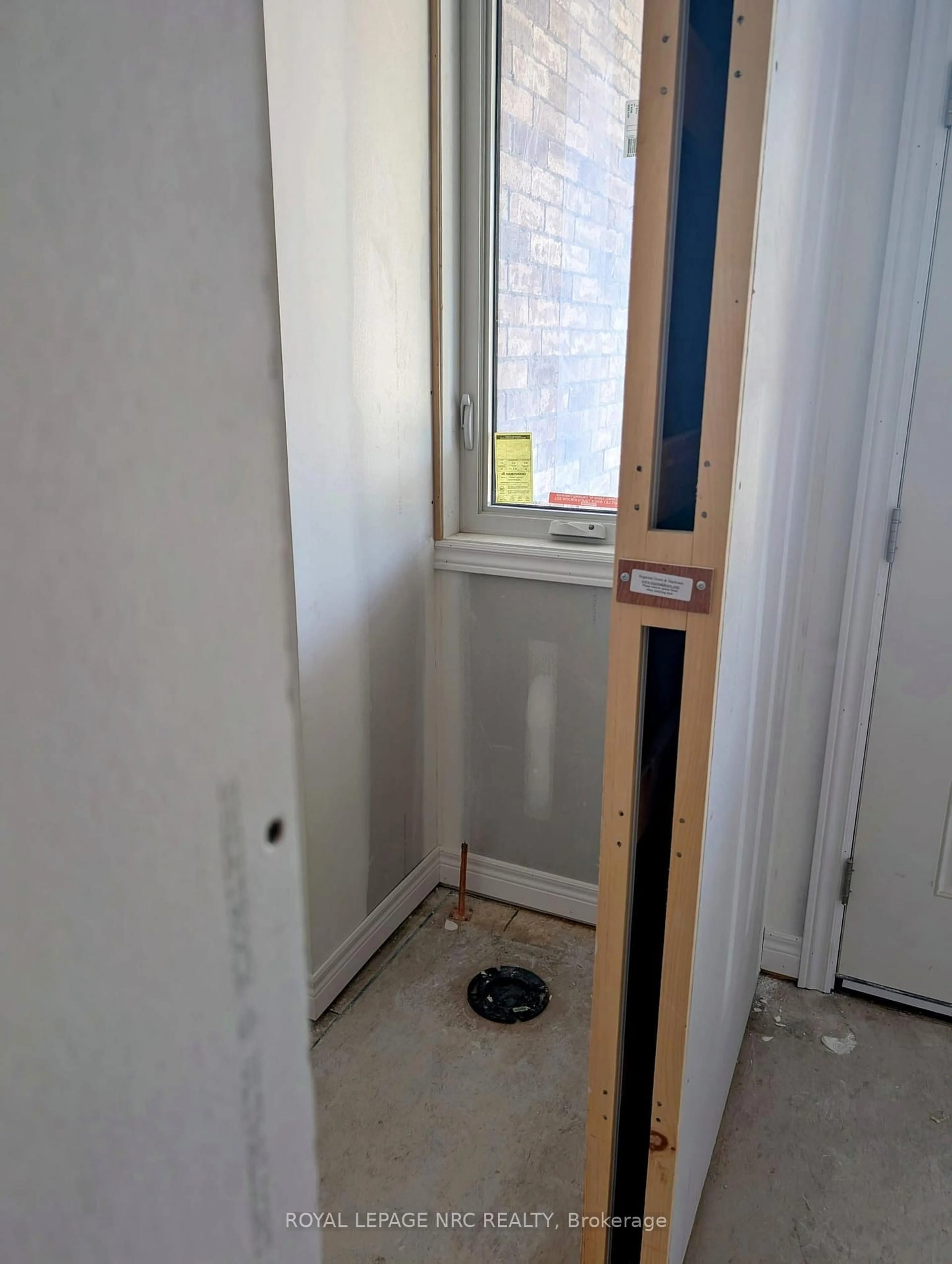 A pic of a room for 6668 Hawkins St, Niagara Falls Ontario L2G 3B7