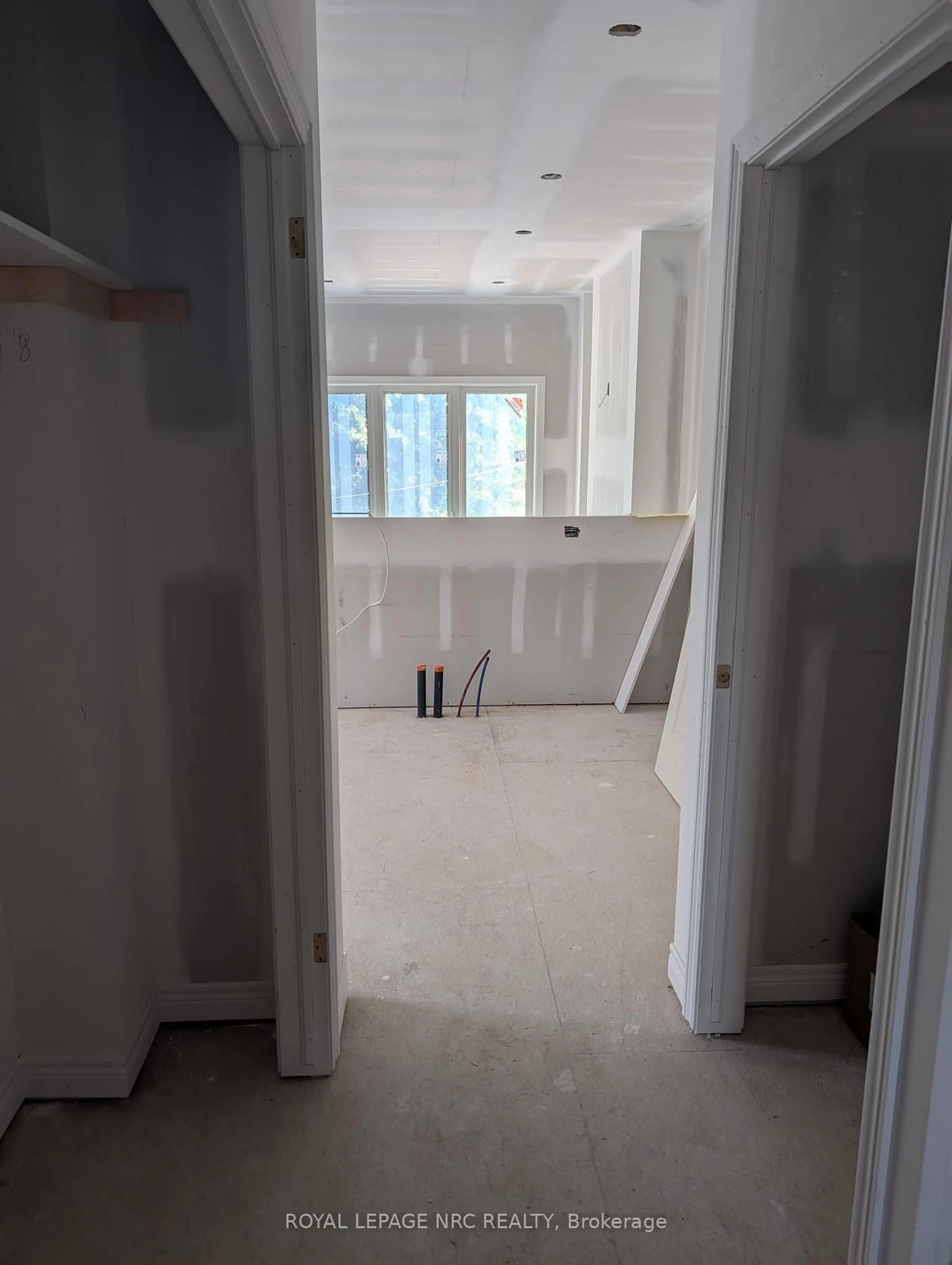 A pic of a room for 6668 Hawkins St, Niagara Falls Ontario L2G 3B7