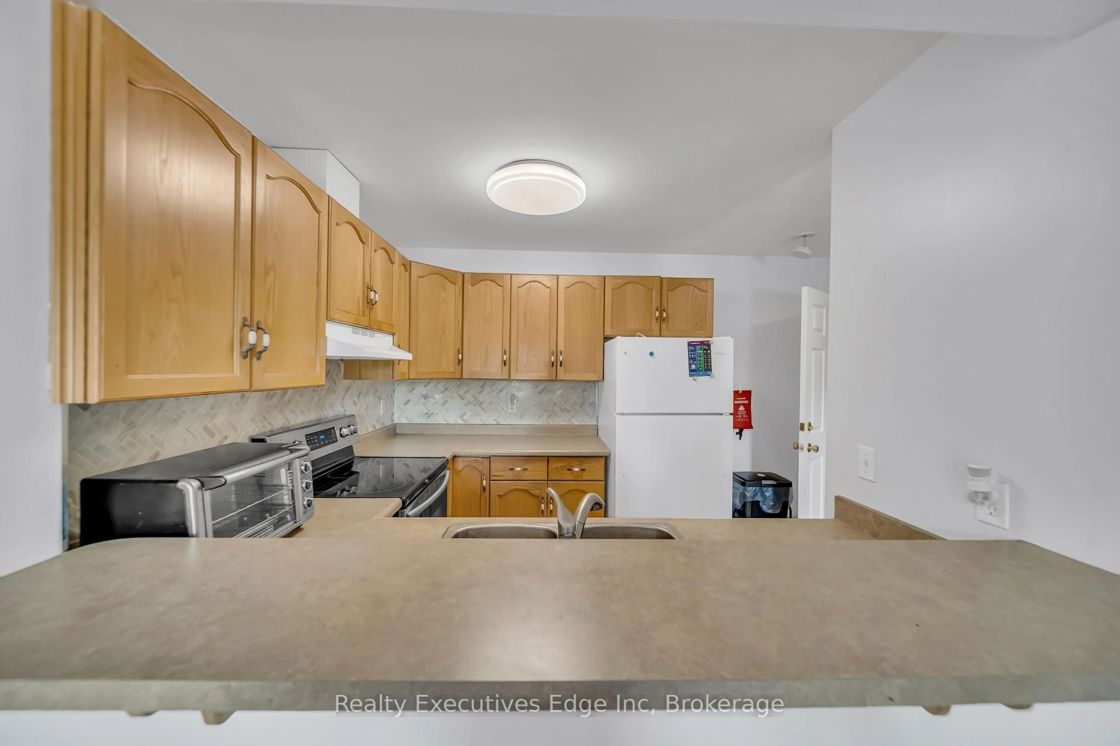 Standard kitchen, unknown for 142 York Rd #5, Guelph Ontario N1E 3E9