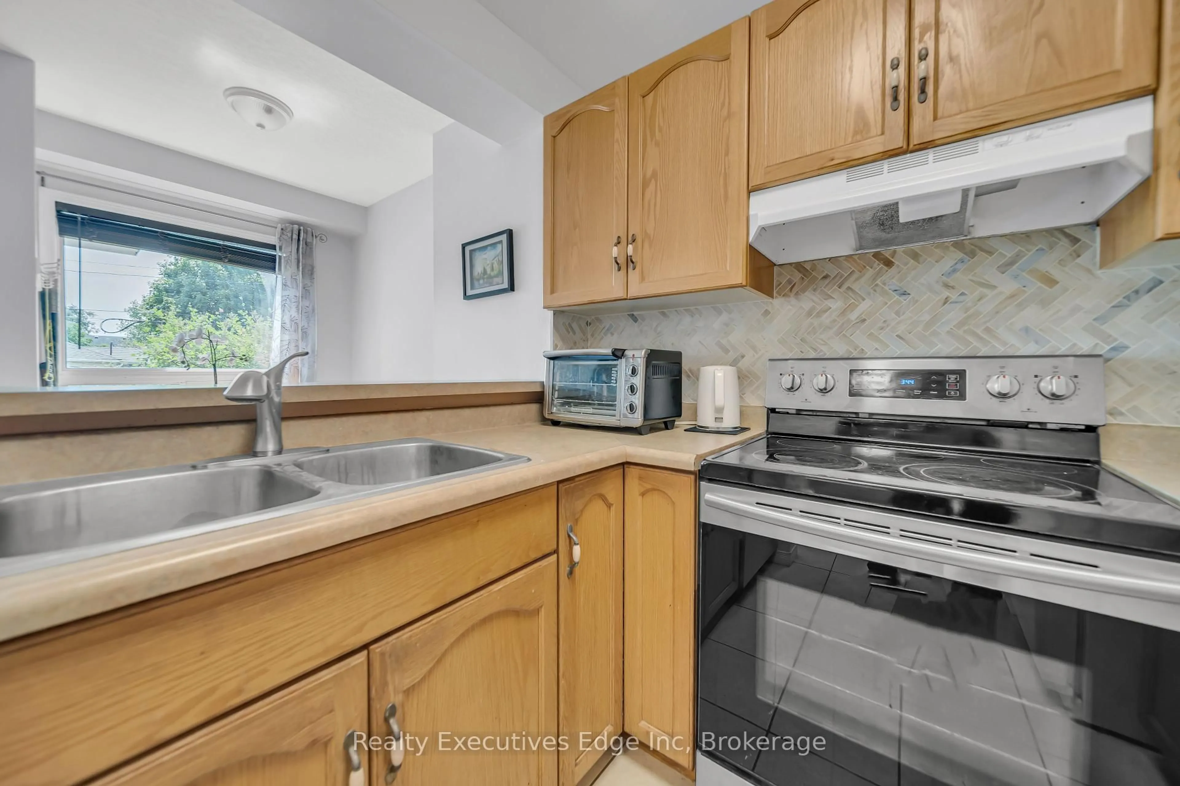 Standard kitchen, unknown for 142 York Rd #5, Guelph Ontario N1E 3E9