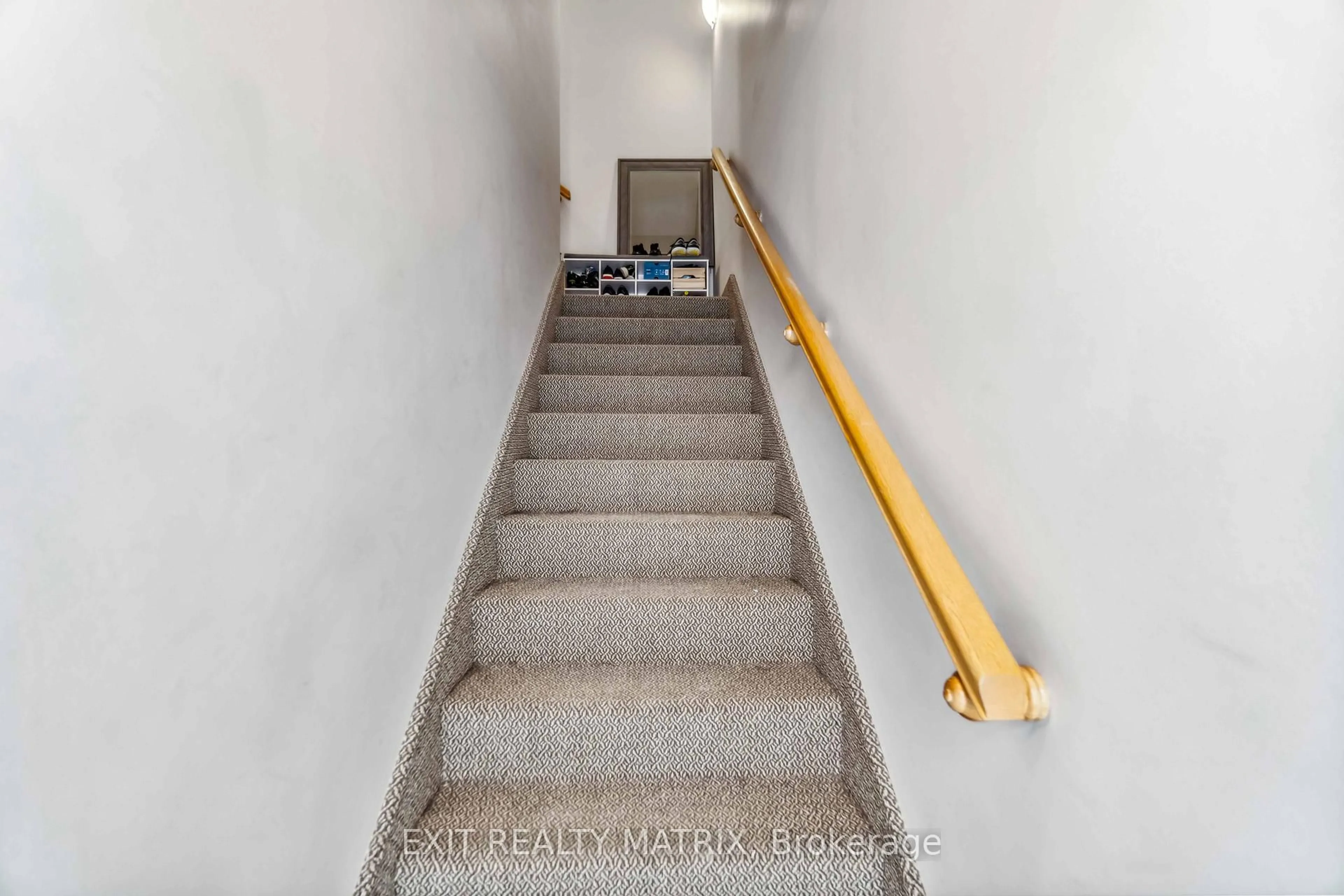Stairs for 99 St Moritz Tr #410, Russell Ontario K0A 1W0