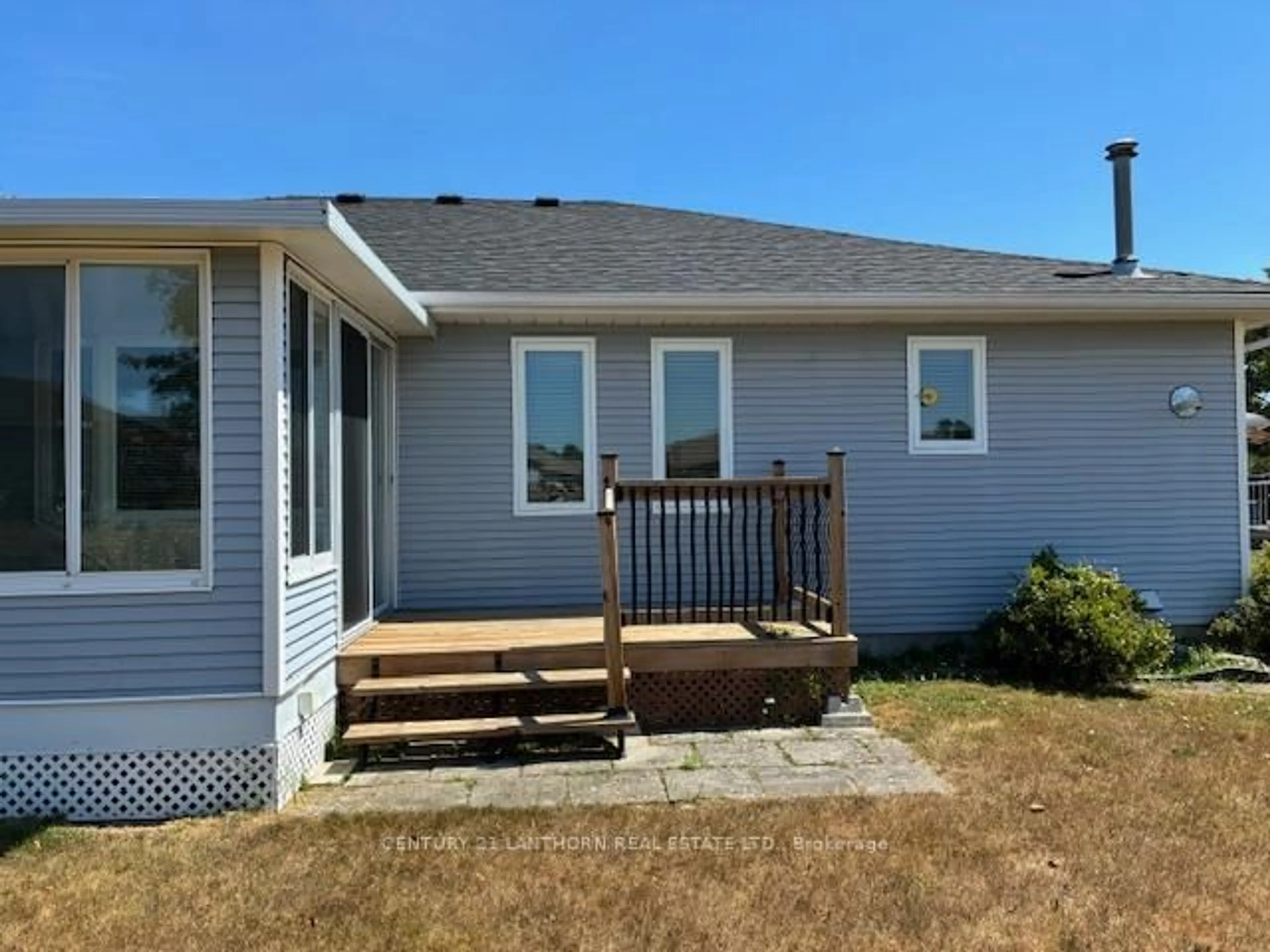 Home with vinyl exterior material, water/lake/river/ocean view for 8 Quaker Crt, Prince Edward County Ontario K0K 3L0