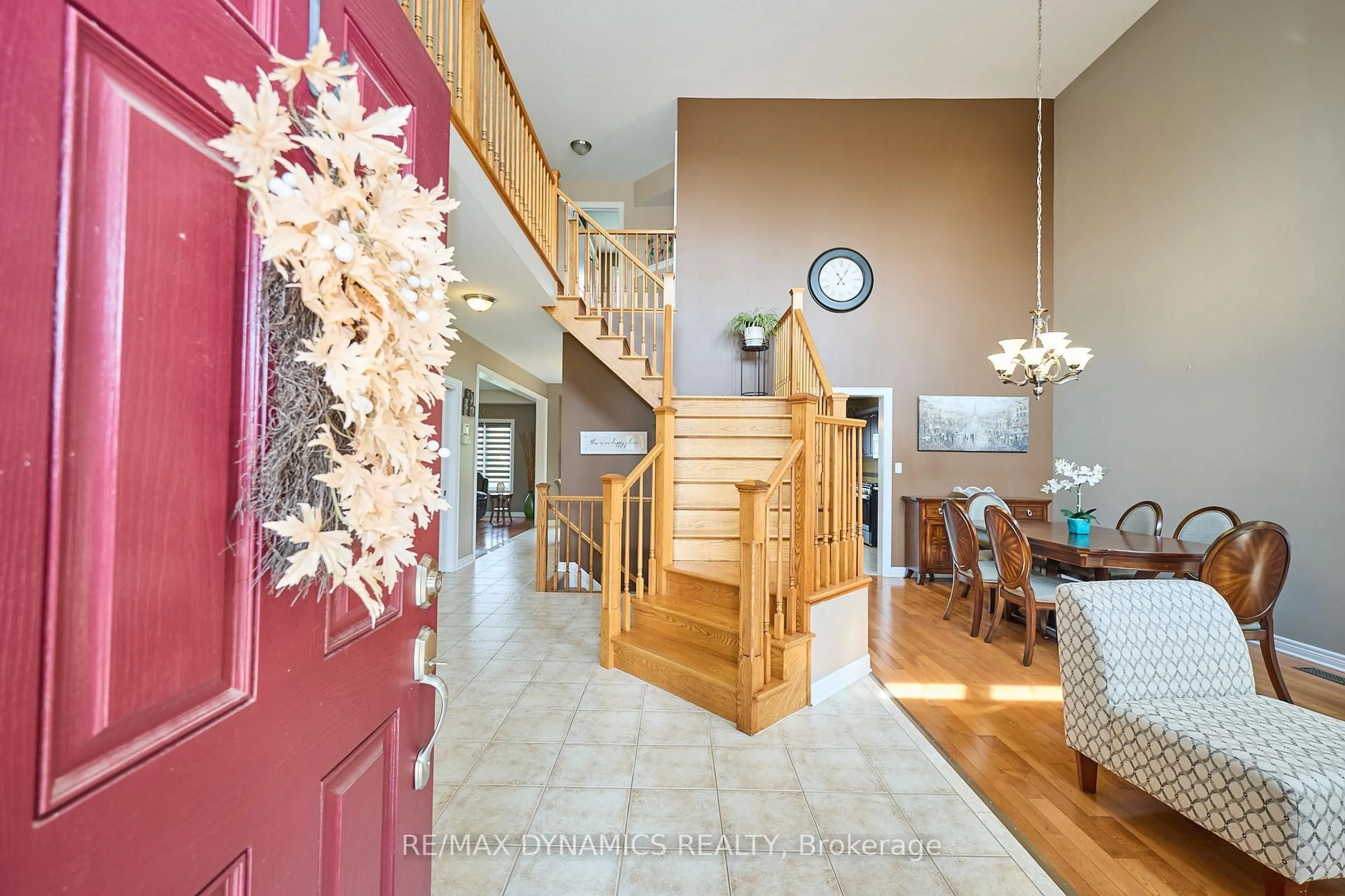 Indoor entryway for 6831 St Michael Ave, Niagara Falls Ontario L2H 0A2
