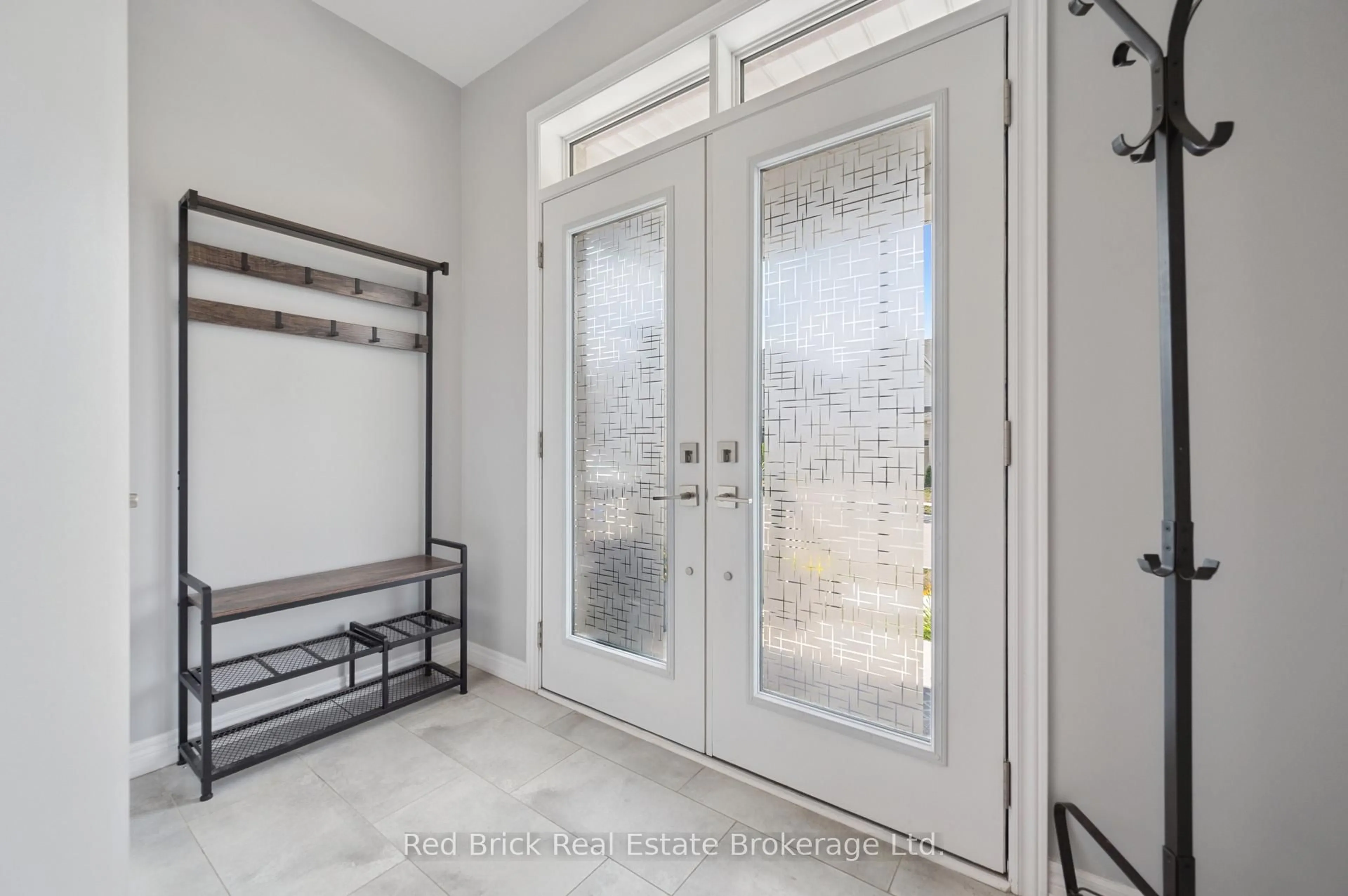 Indoor entryway for 71 Harpin Way, Centre Wellington Ontario N1M 0H8