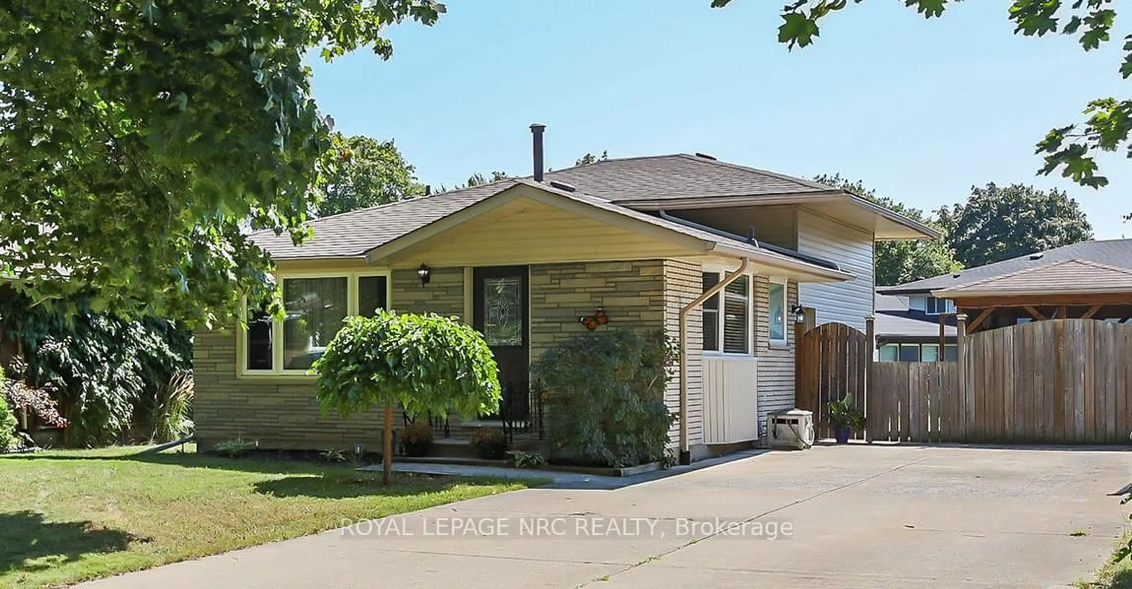 Home with vinyl exterior material, street for 44 Densgrove Dr, St. Catharines Ontario L2M 3M3