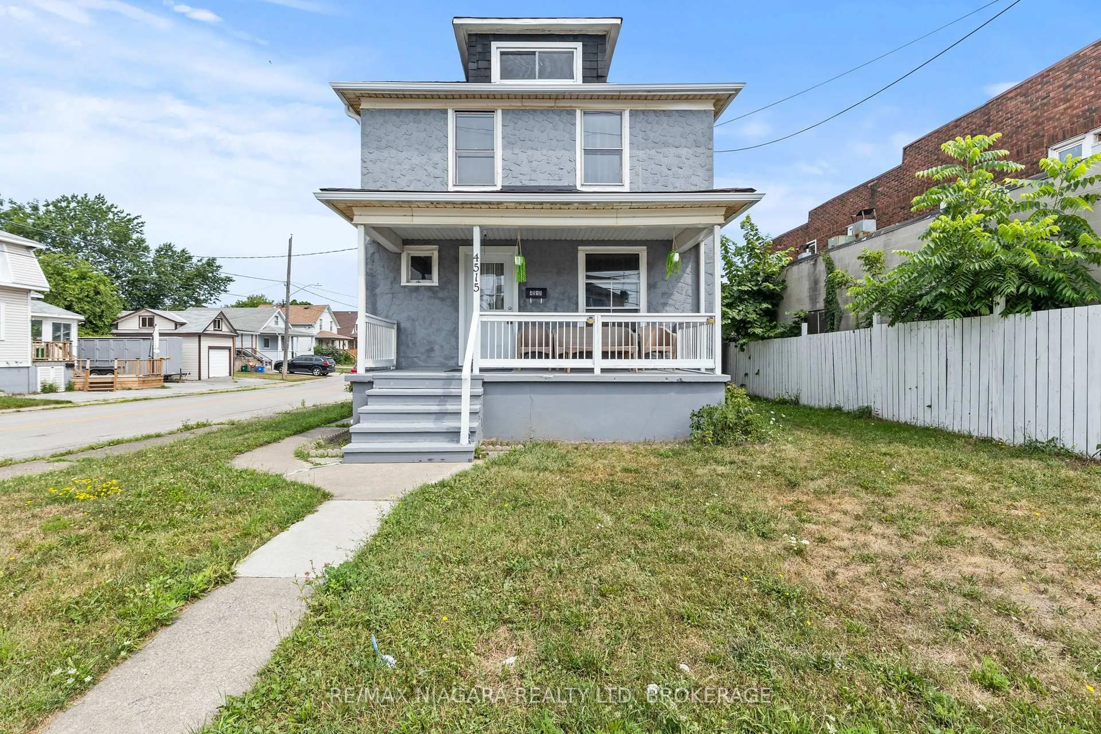 Home with vinyl exterior material, street for 4515 Ferguson St, Niagara Falls Ontario L2E 2Y5